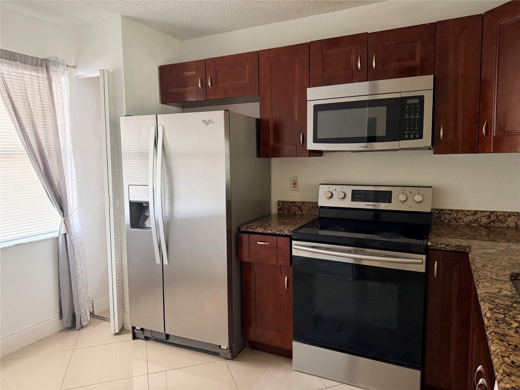 MEDOWLAKES GARDENS - Residential