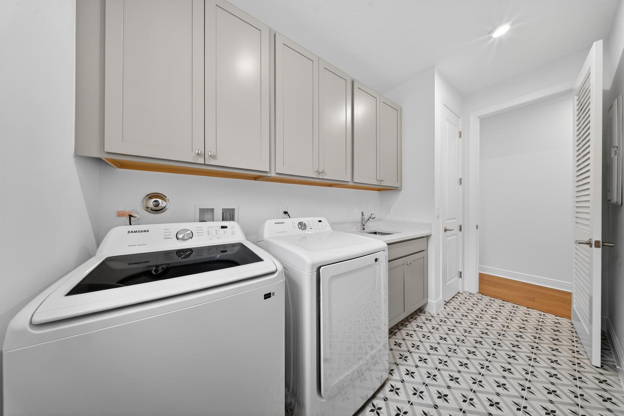 NEWFIELD CROSSROADS PHASE - Residential Lease