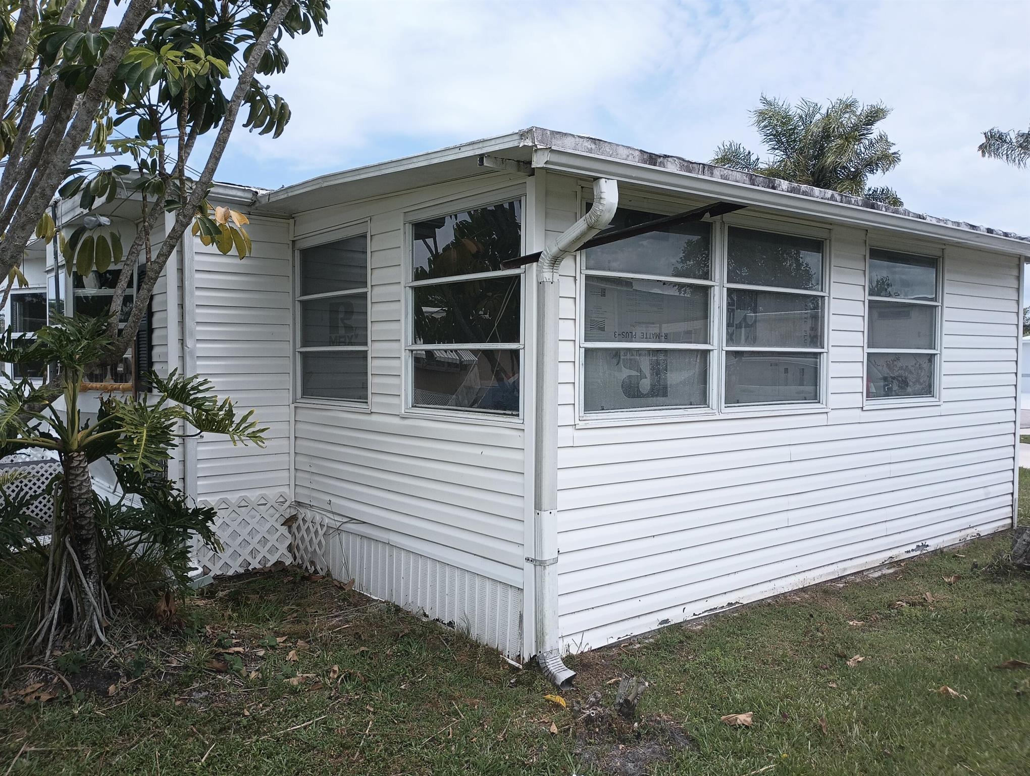 Spanish Lakes Riverfront - Residential