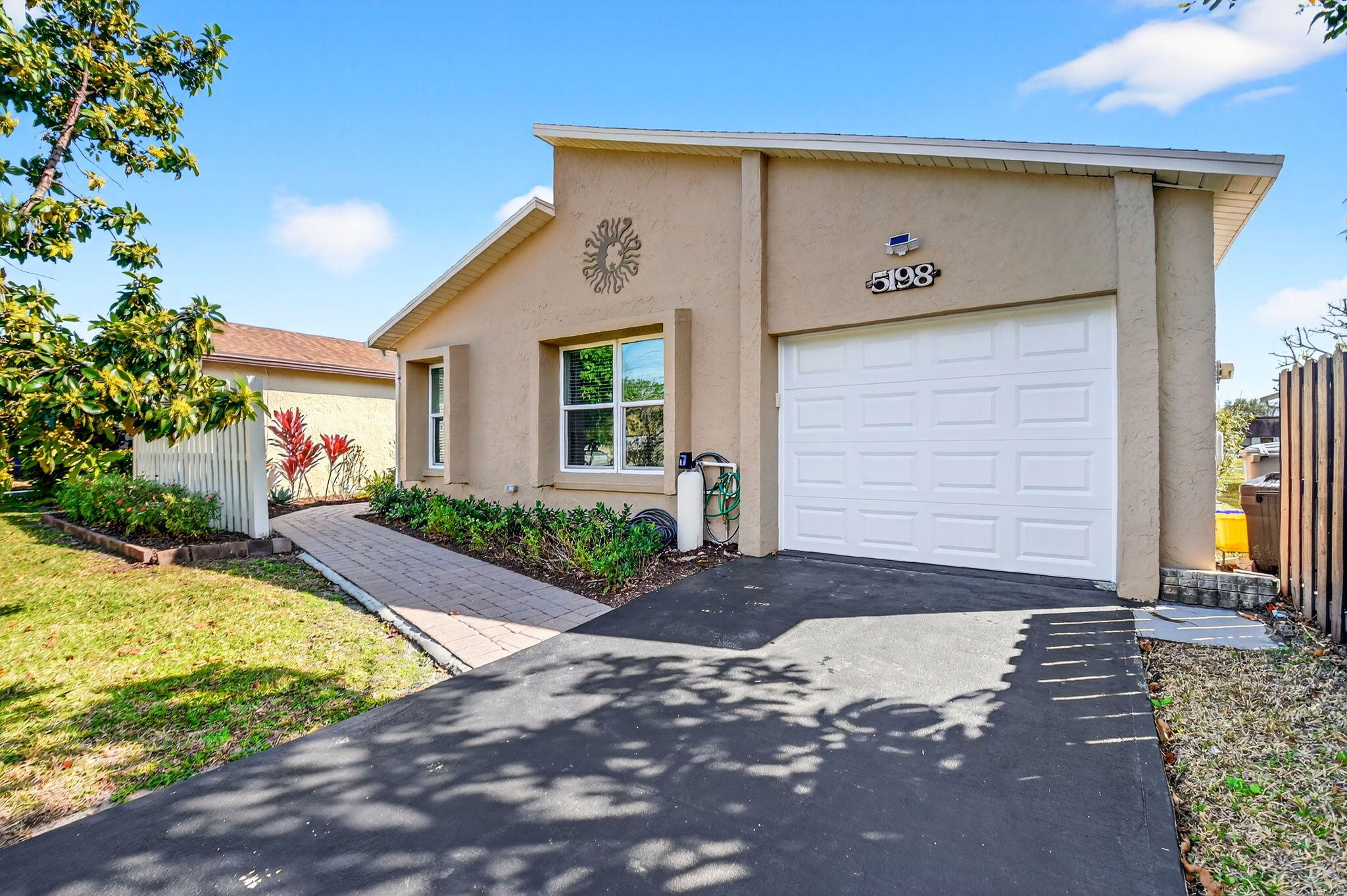 MIRROR LAKES 2 - Residential