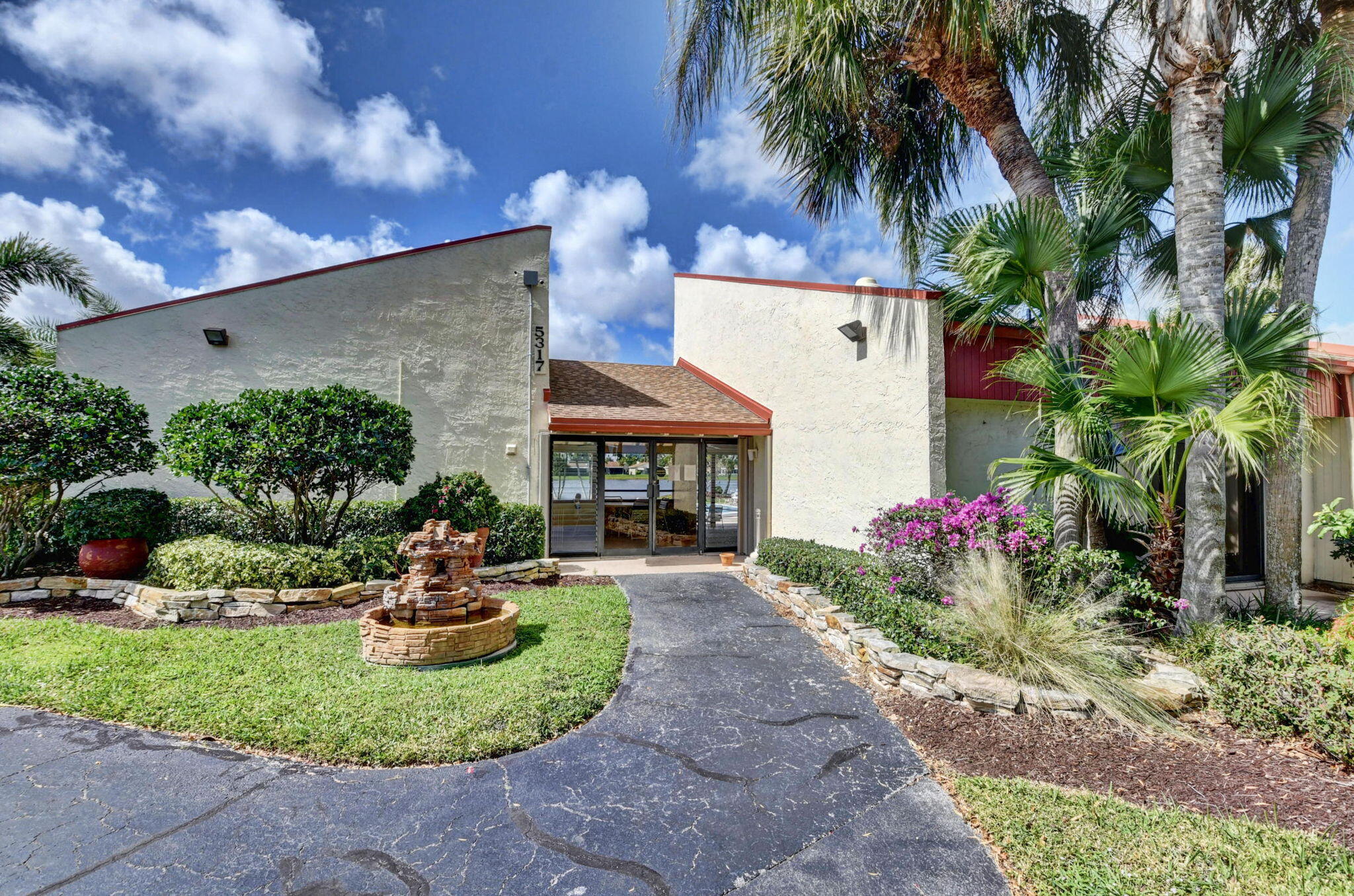 MIRROR LAKES 2 - Residential