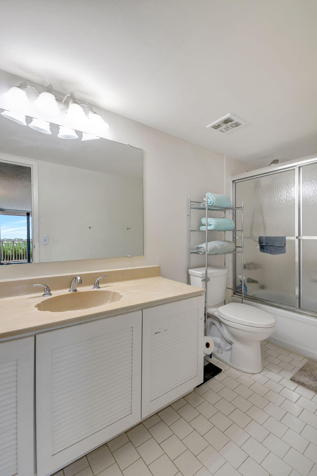 BARCLAY CONDO - Residential Lease