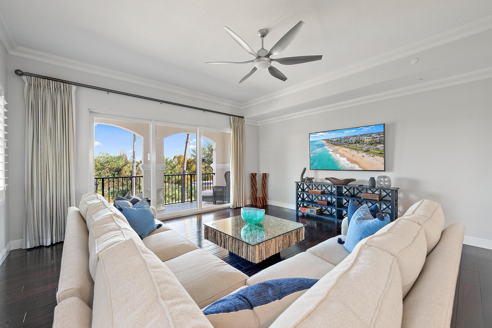 CARRIAGE HOMES AT FRENCHM - Residential