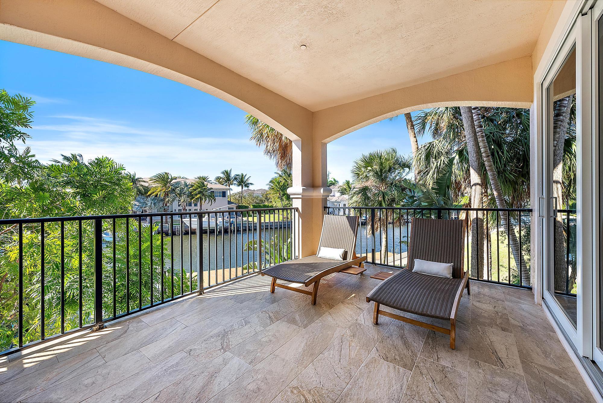 CARRIAGE HOMES AT FRENCHM - Residential