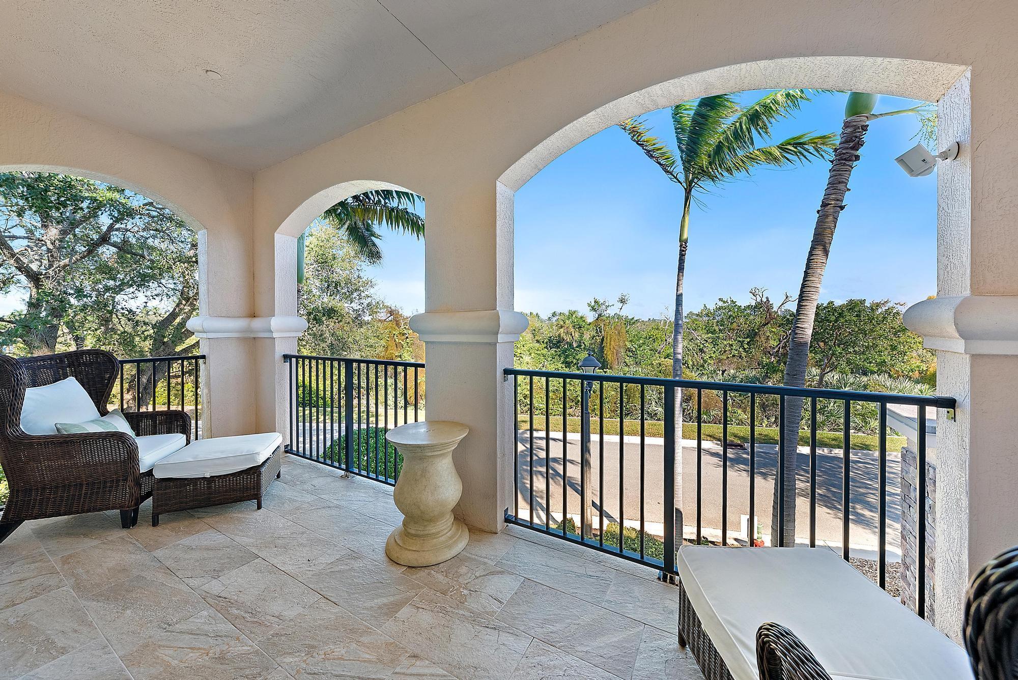 CARRIAGE HOMES AT FRENCHM - Residential