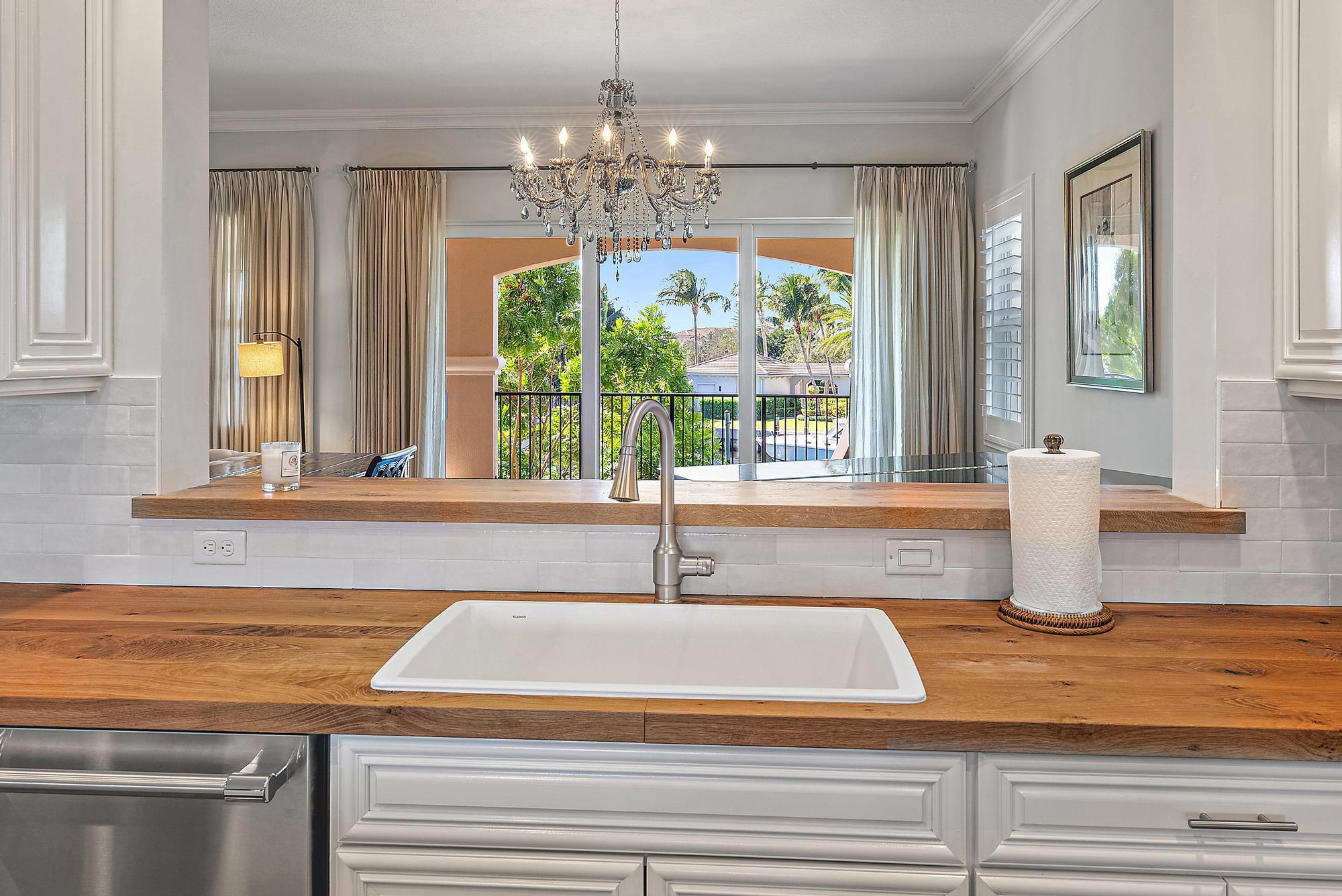 CARRIAGE HOMES AT FRENCHM - Residential