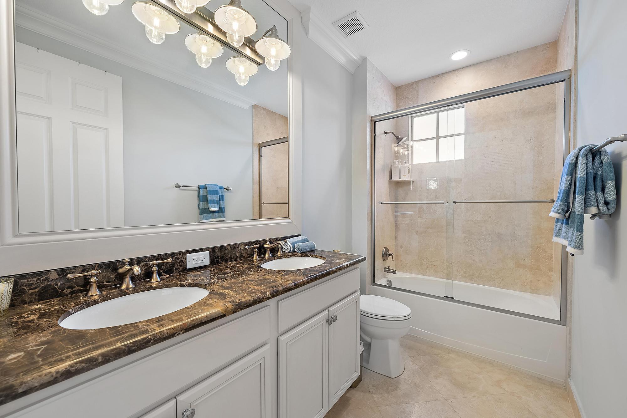 CARRIAGE HOMES AT FRENCHM - Residential