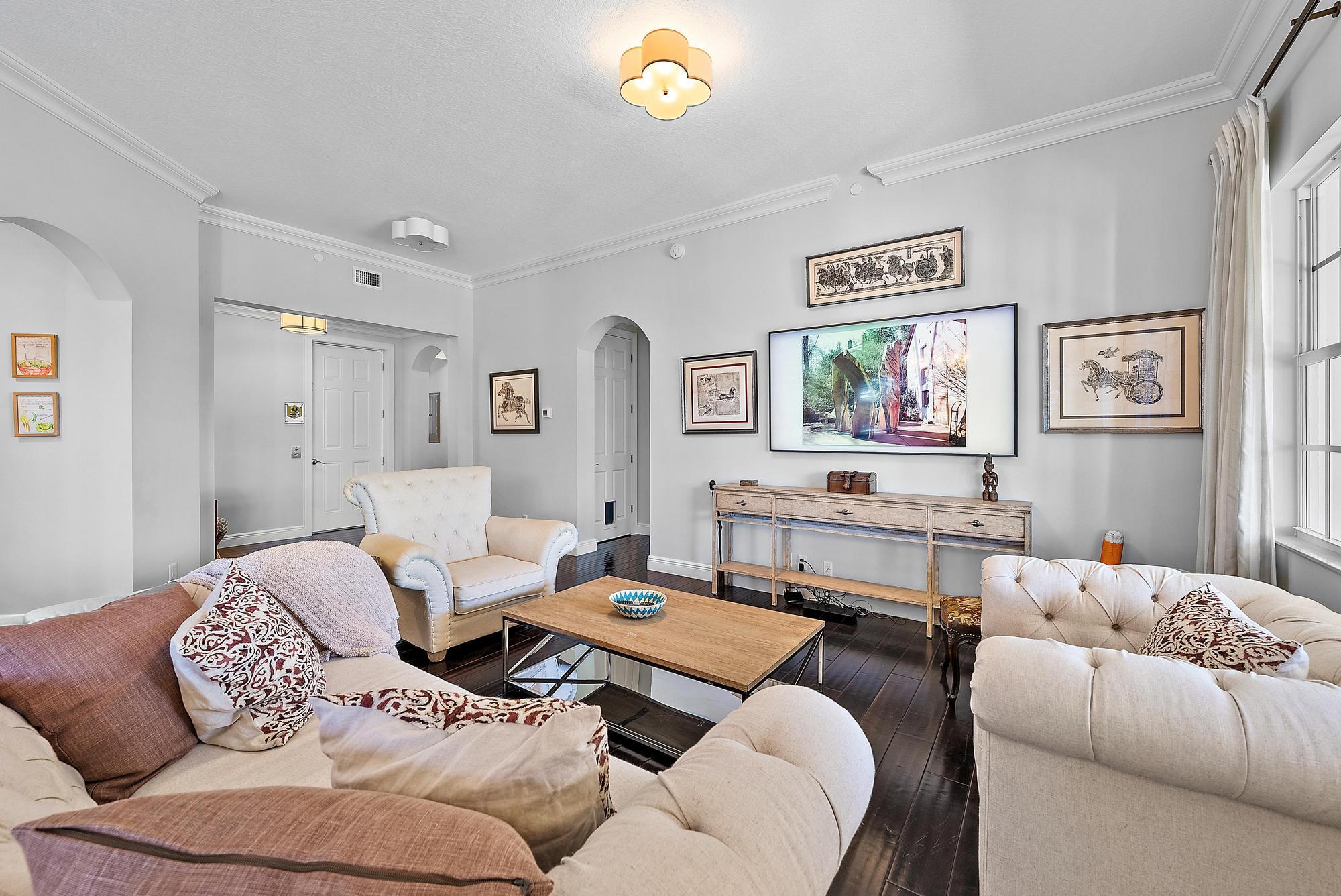 CARRIAGE HOMES AT FRENCHM - Residential