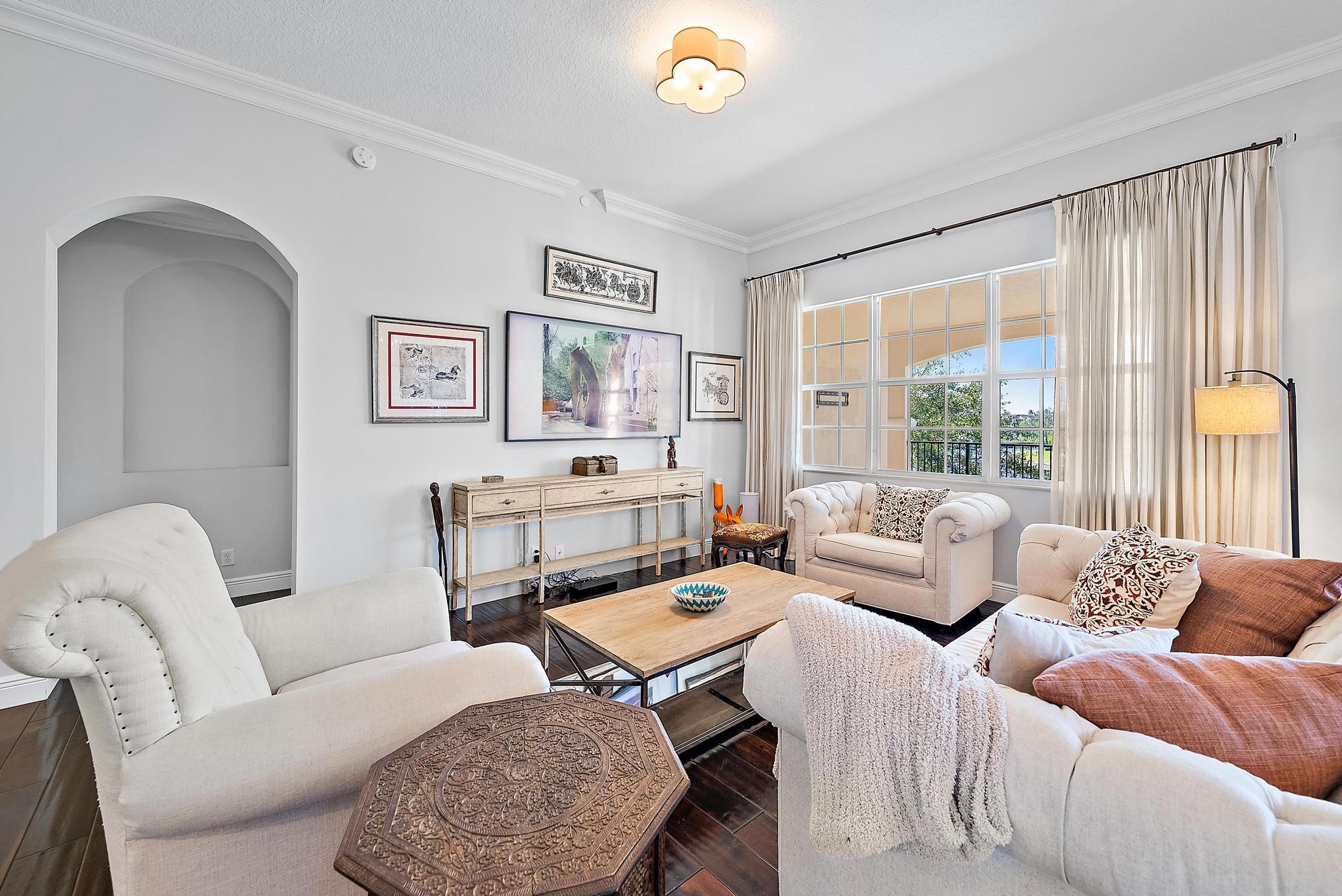 CARRIAGE HOMES AT FRENCHM - Residential