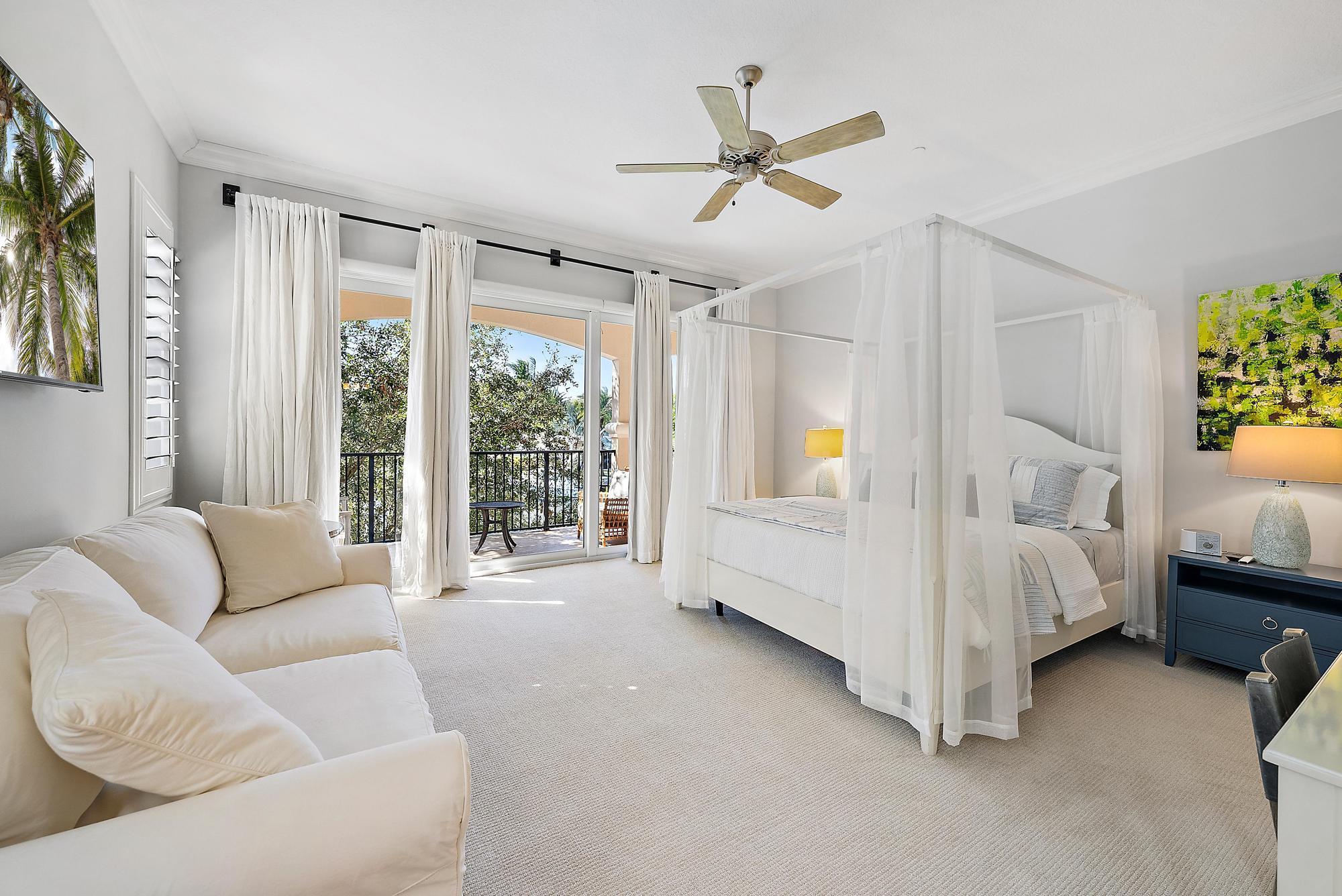 CARRIAGE HOMES AT FRENCHM - Residential