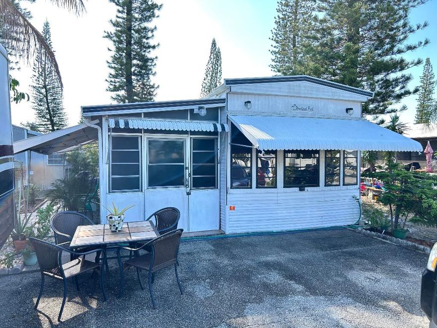 Mobile home located in Highland Pines RV Park, featuring 1 bedroom and 1 bathroom. The home offers a very spacious Florida room and includes two parking spaces. Well maintained and ideal for comfortable living in a quiet, well-located community.