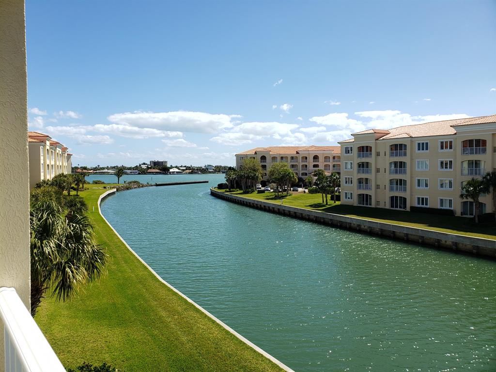 Photo of 7 Harbour Isle Drive Dr E #301, Fort Pierce, FL 34949 (MLS # R10698601)