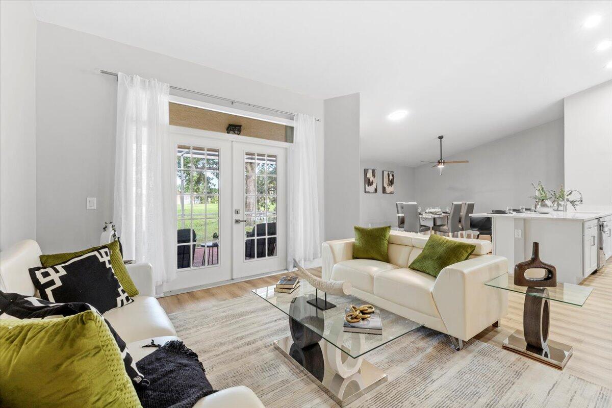 1033 Siena Oaks Circle W