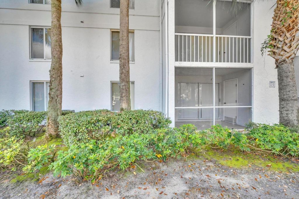 Photo of 2506 SE Anchorage Cv #1, Port Saint Lucie, FL 34953 (MLS # R10993111)