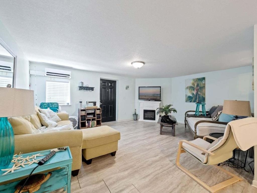 Photo of 211 Orange Avenue, Fort Pierce, FL 34950 (MLS # R11130054)