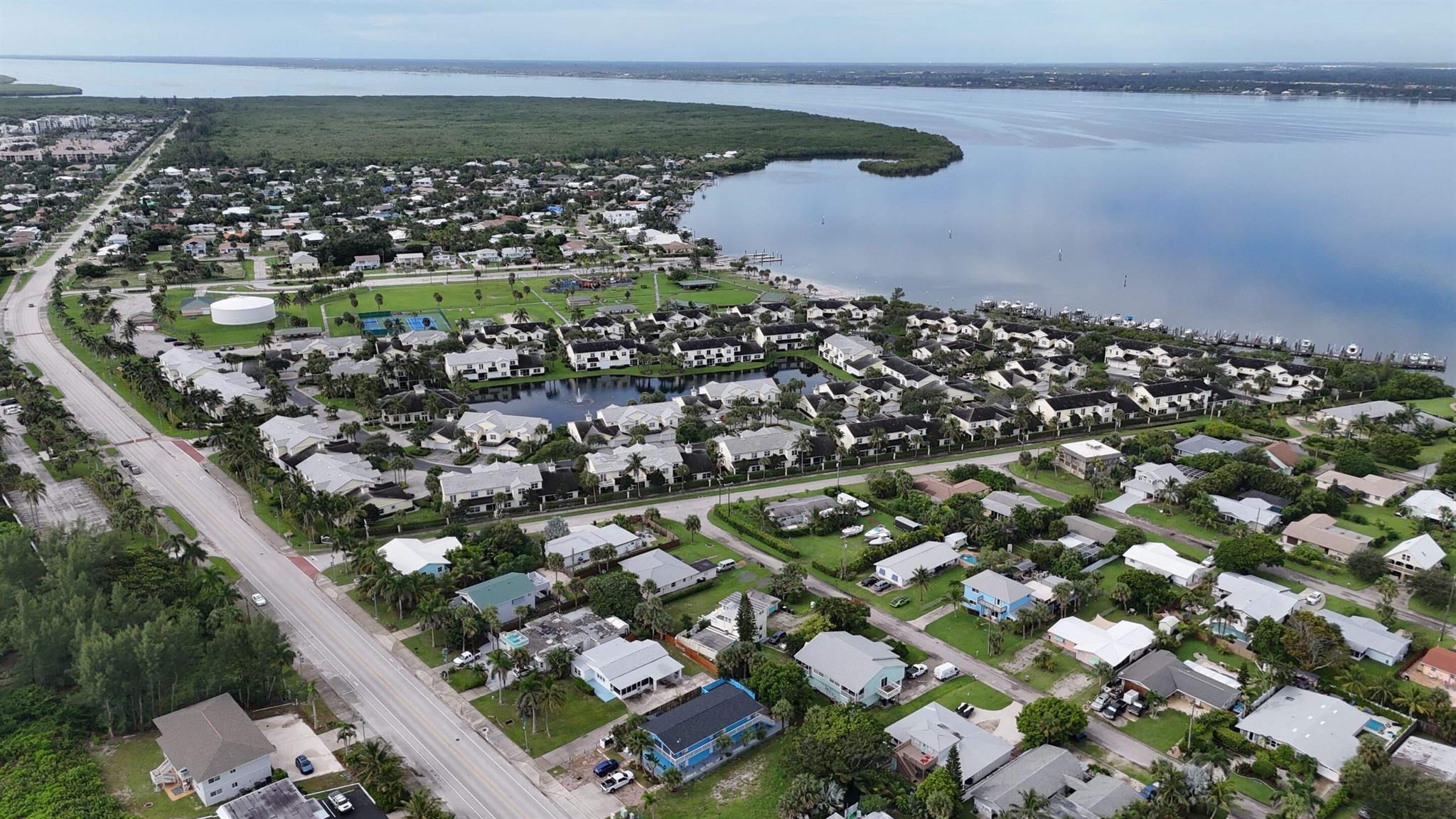 TROPICAL BEACH - Residential Lease