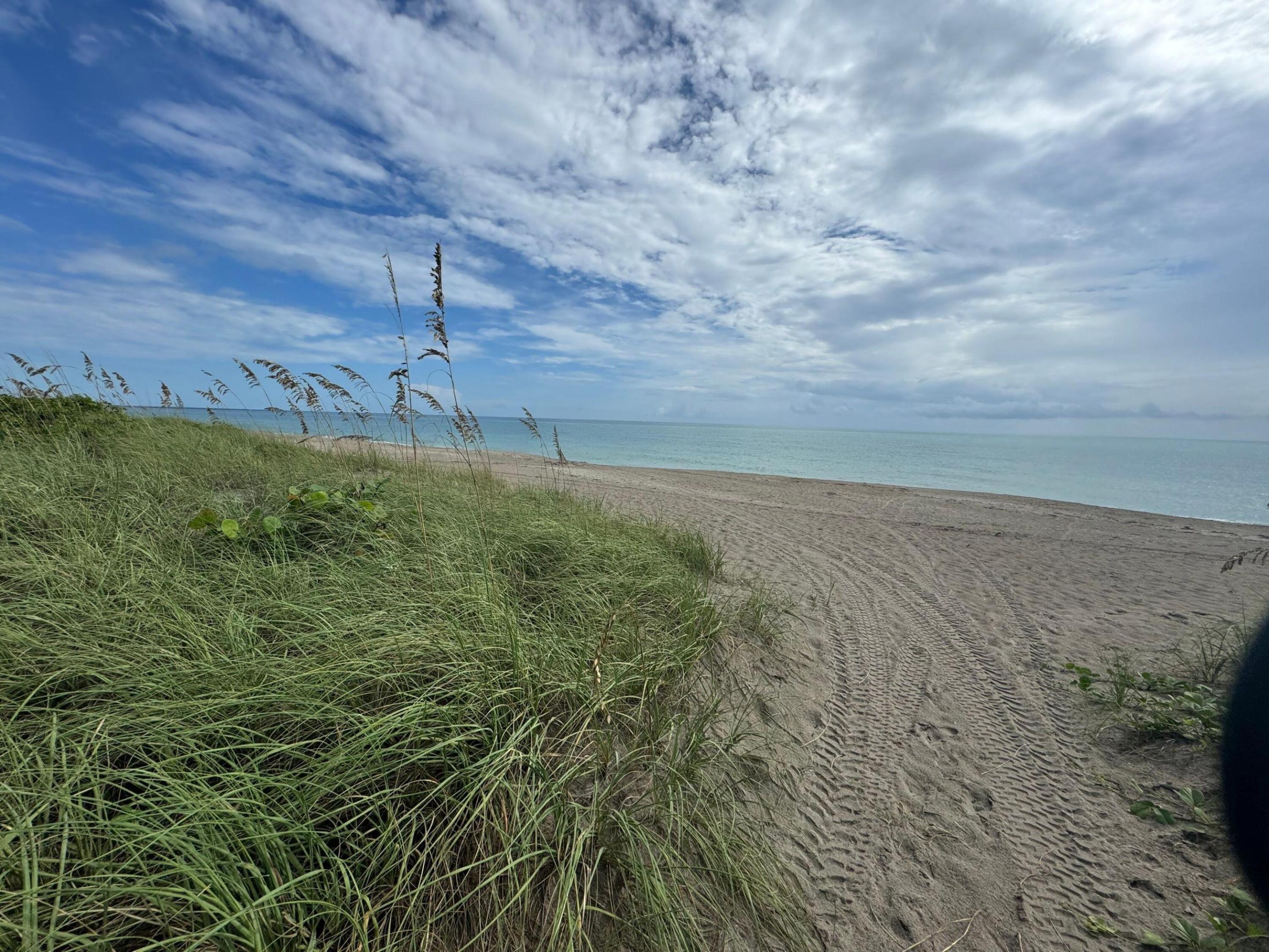 TROPICAL BEACH - Residential Lease