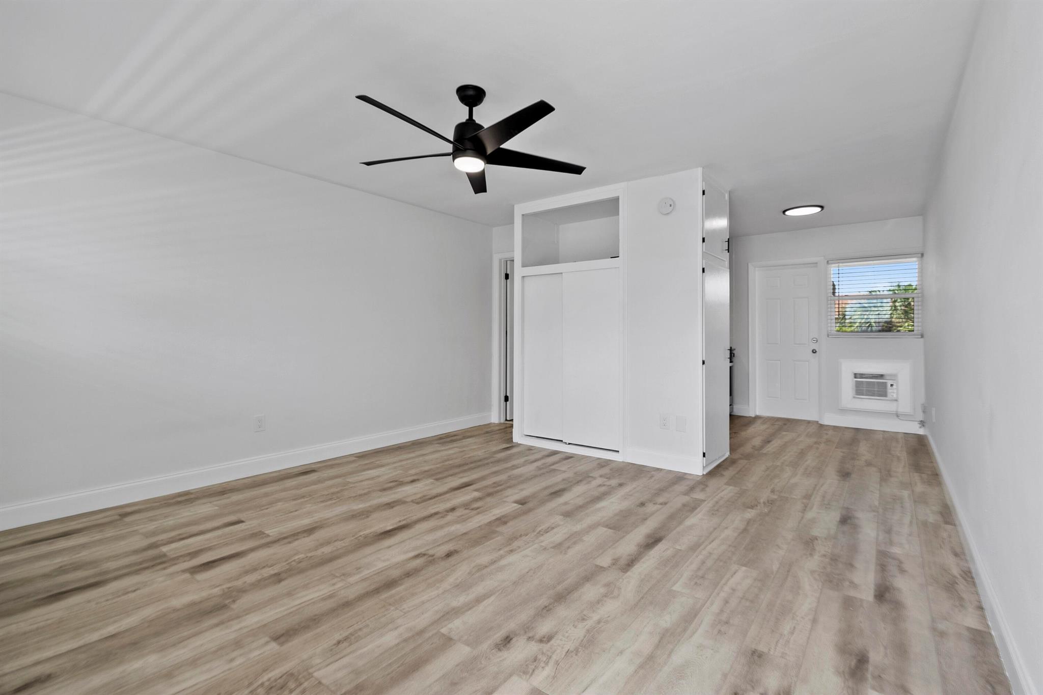 TROPICAL BEACH - Residential Lease