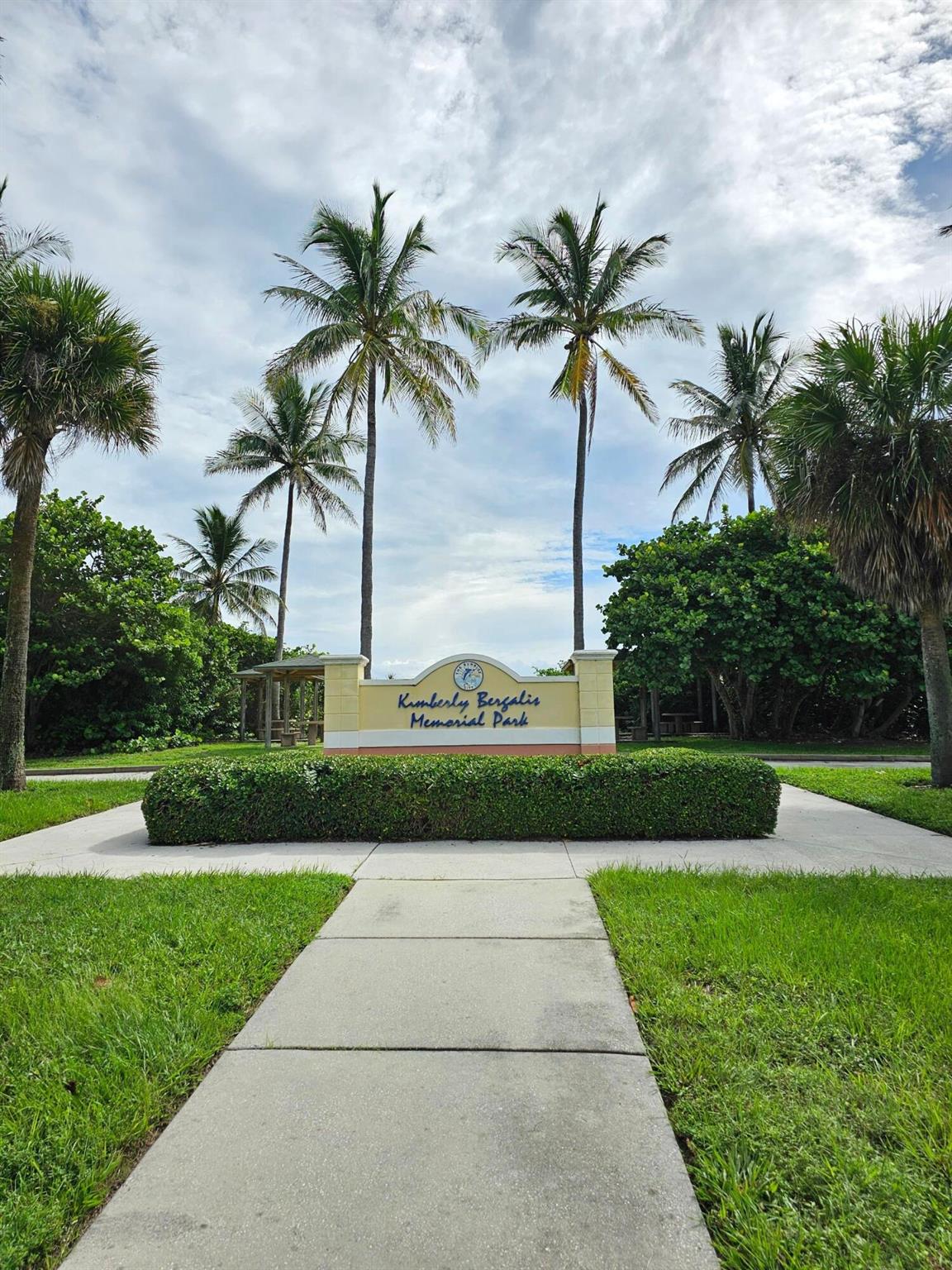 TROPICAL BEACH - Residential Lease