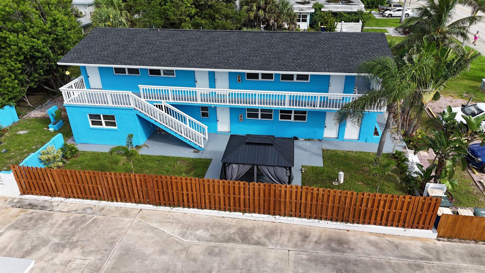 TROPICAL BEACH - Residential Lease