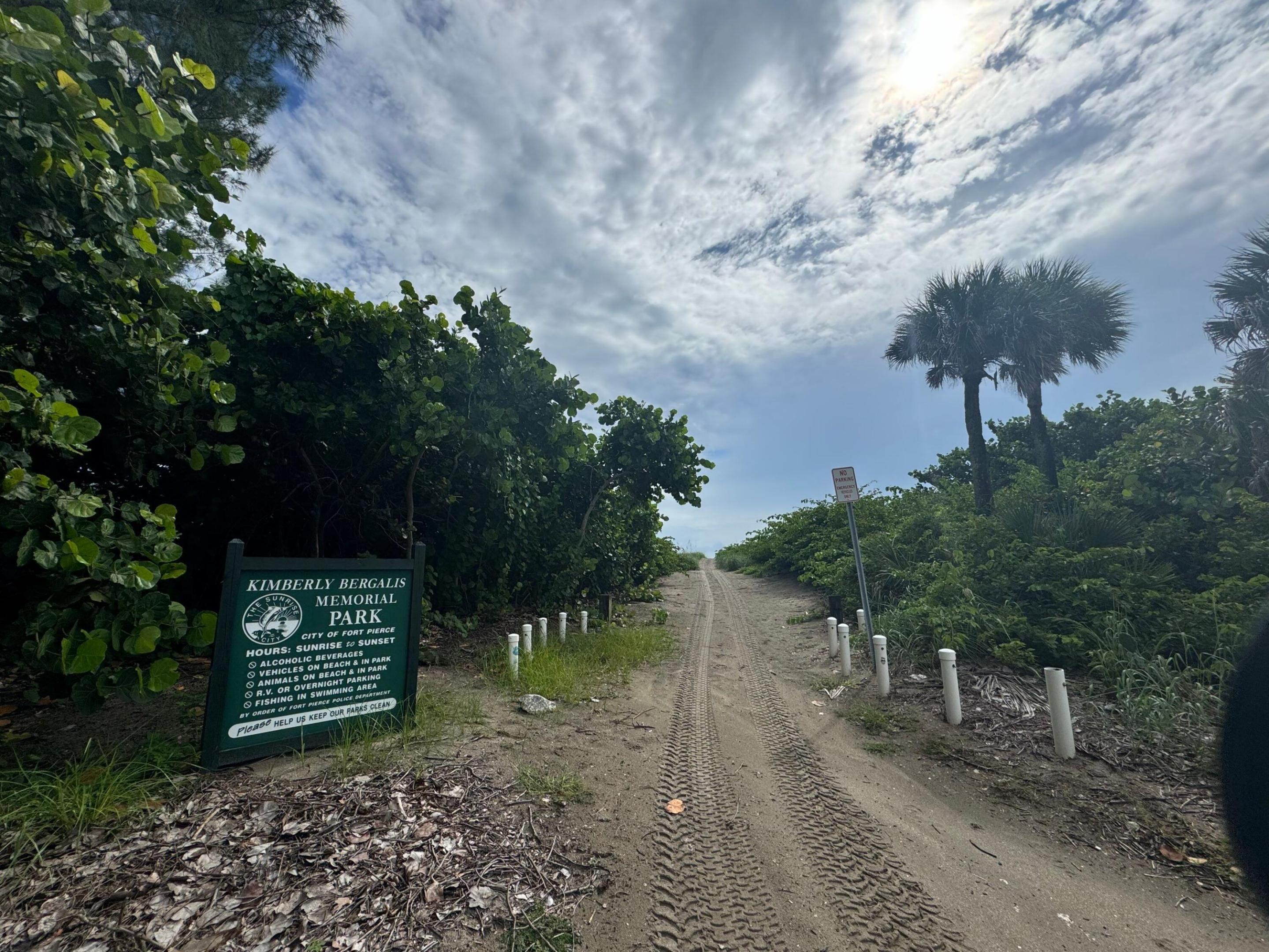 TROPICAL BEACH - Residential Lease