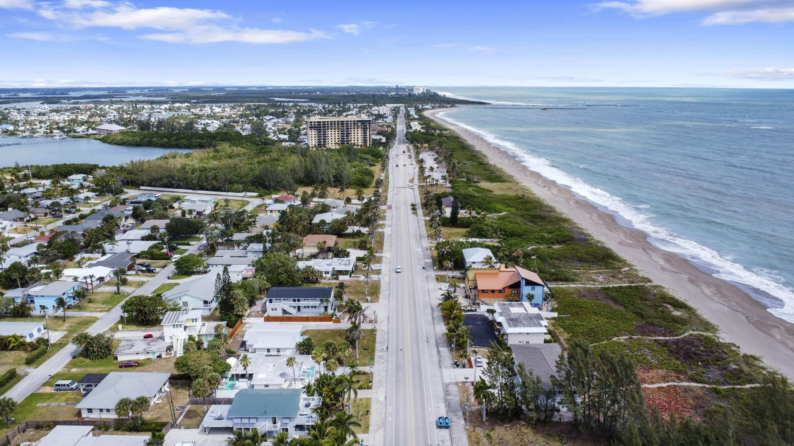 TROPICAL BEACH - Residential Lease