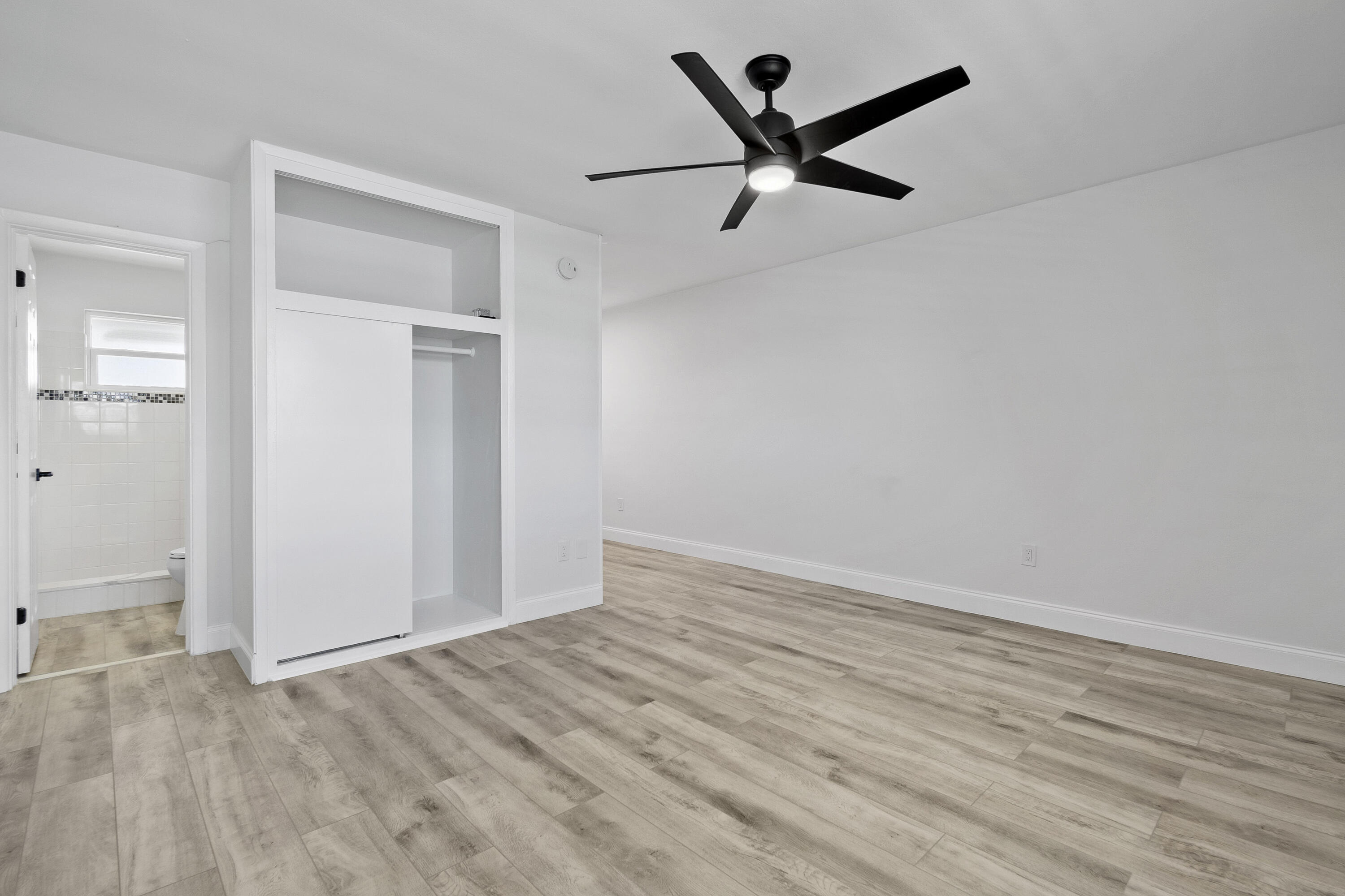 TROPICAL BEACH - Residential Lease