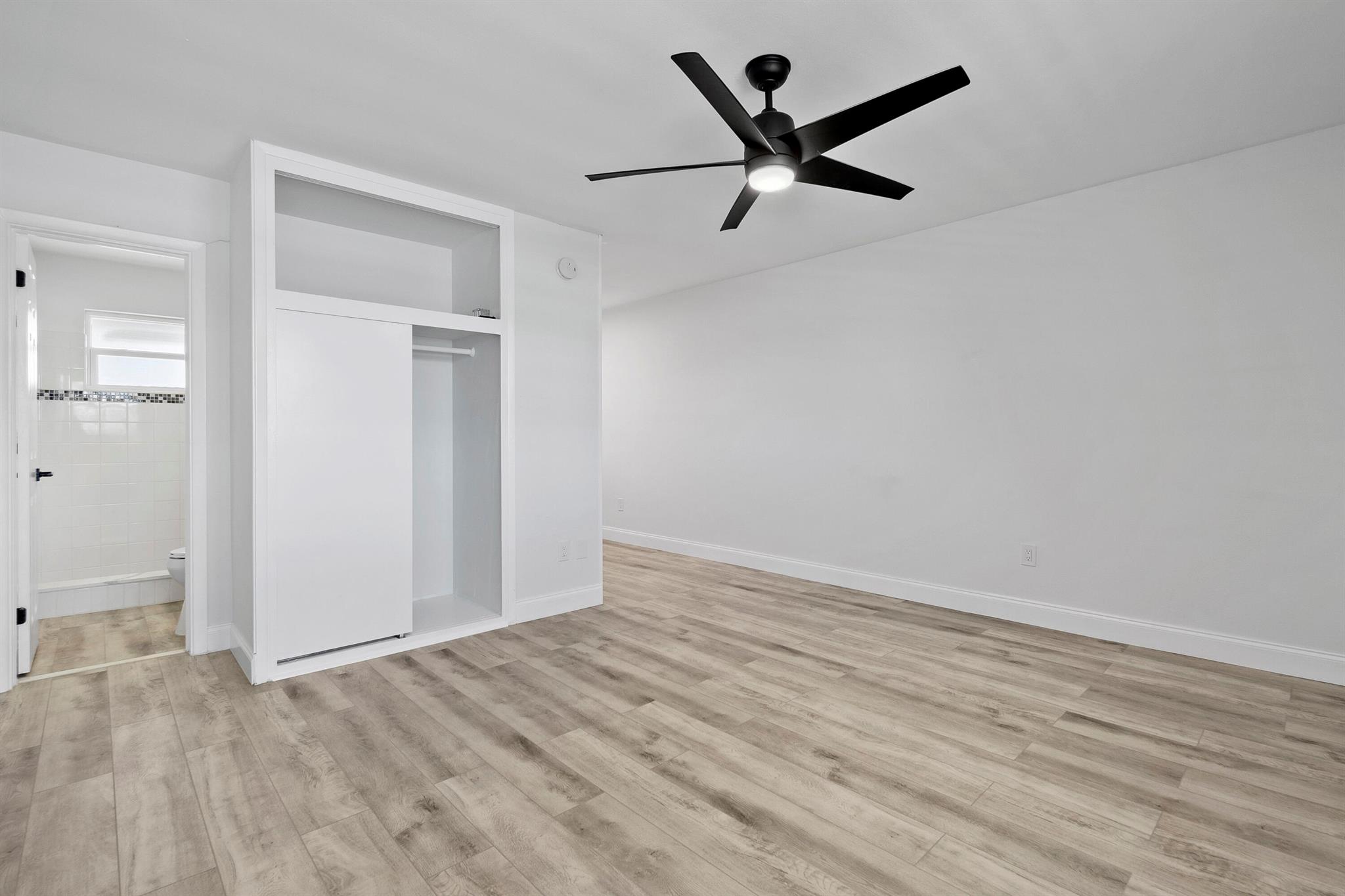 TROPICAL BEACH - Residential Lease