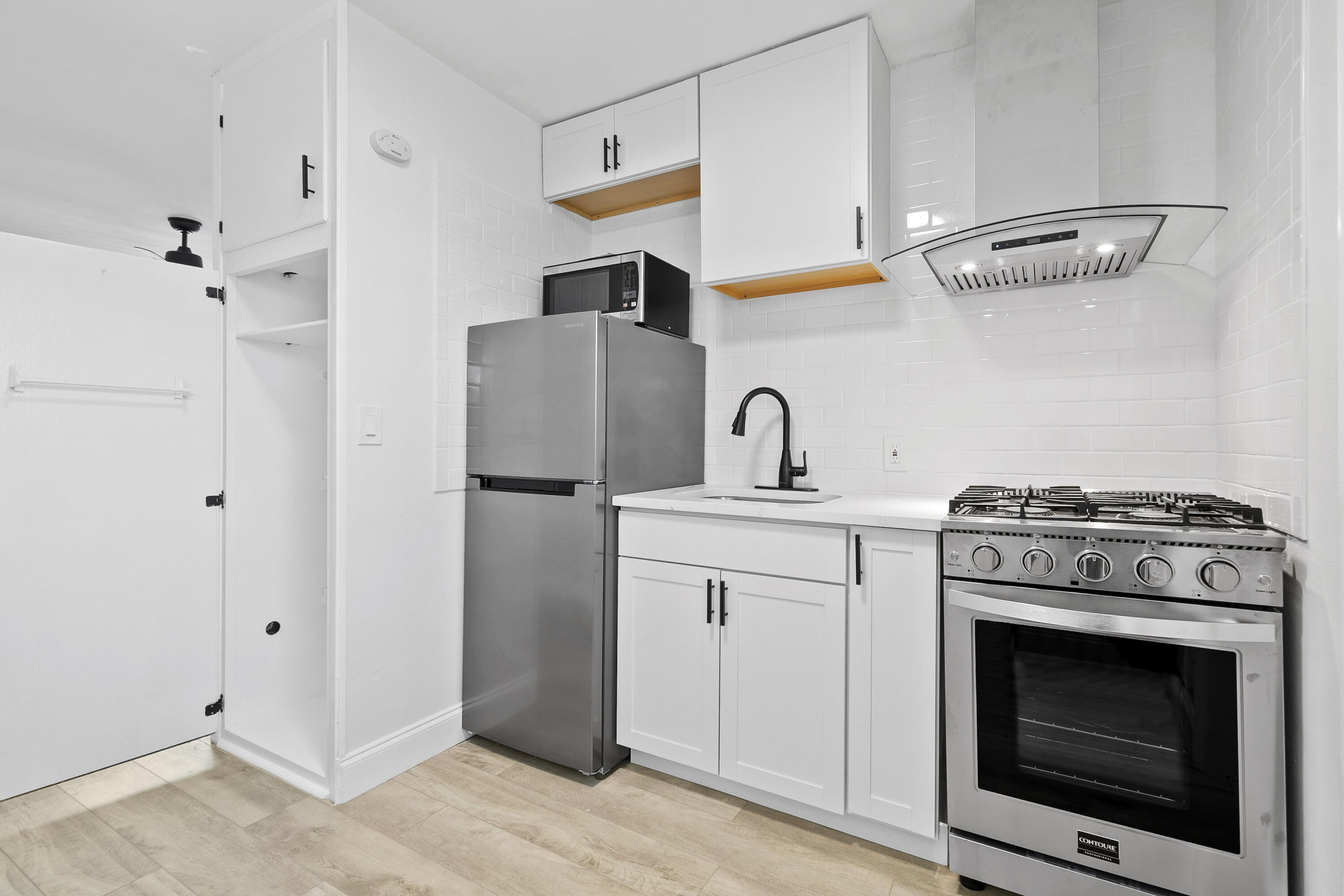 TROPICAL BEACH - Residential Lease