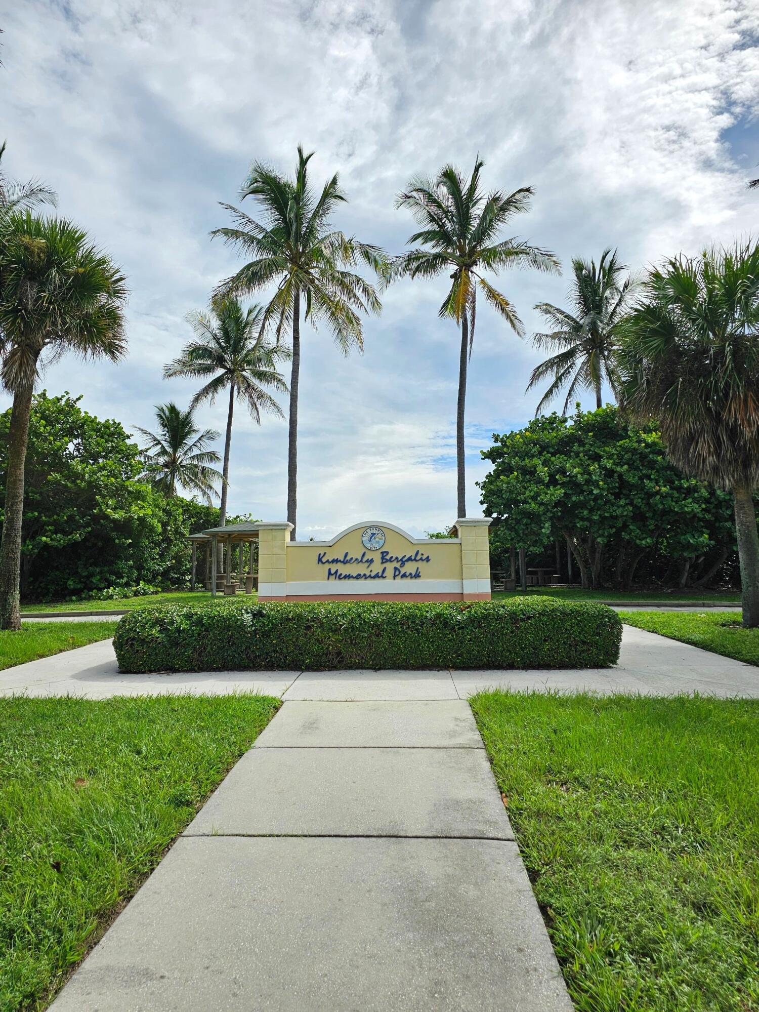 TROPICAL BEACH - Residential Lease