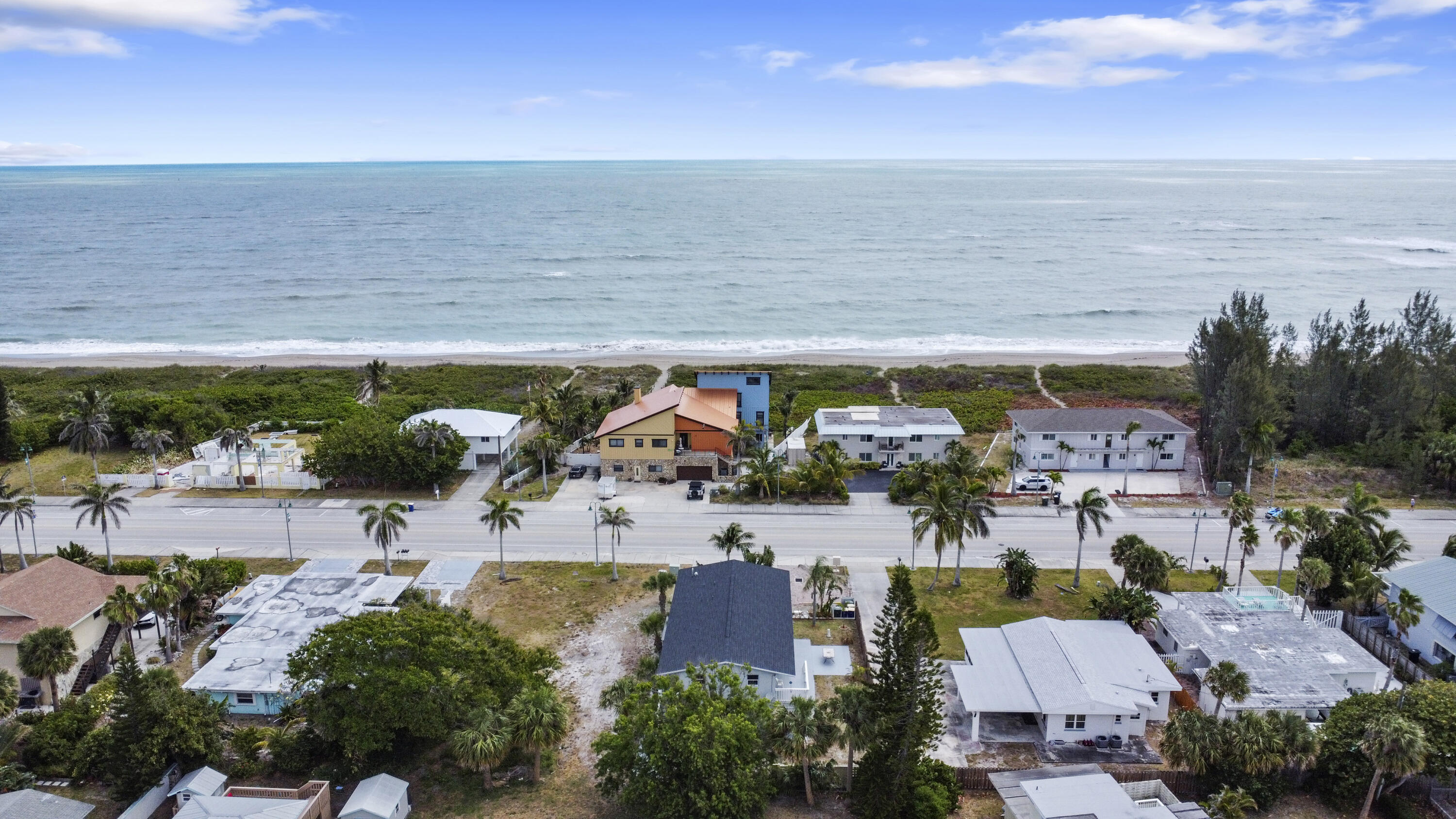 TROPICAL BEACH - Residential Lease