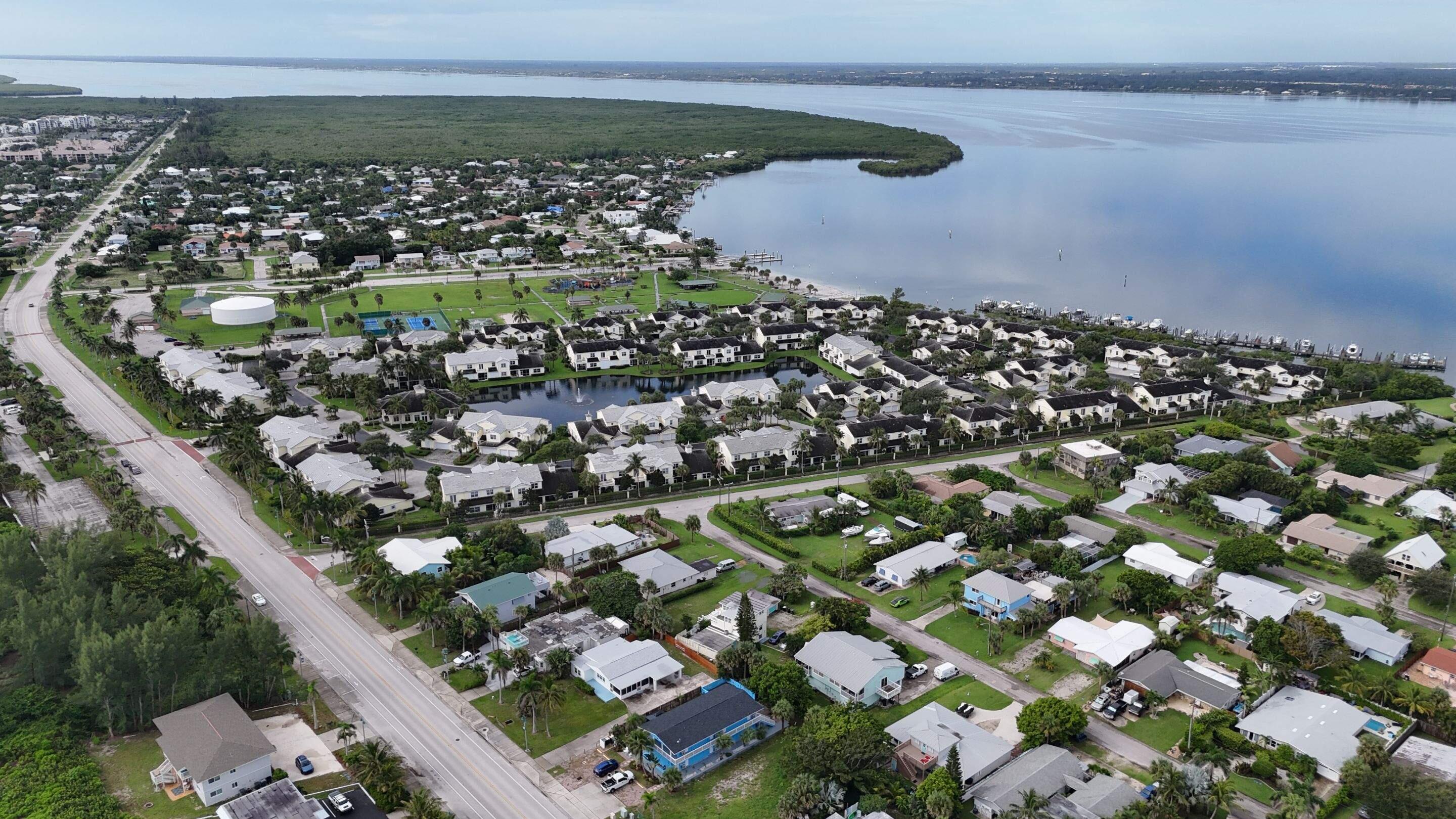 TROPICAL BEACH - Residential Lease