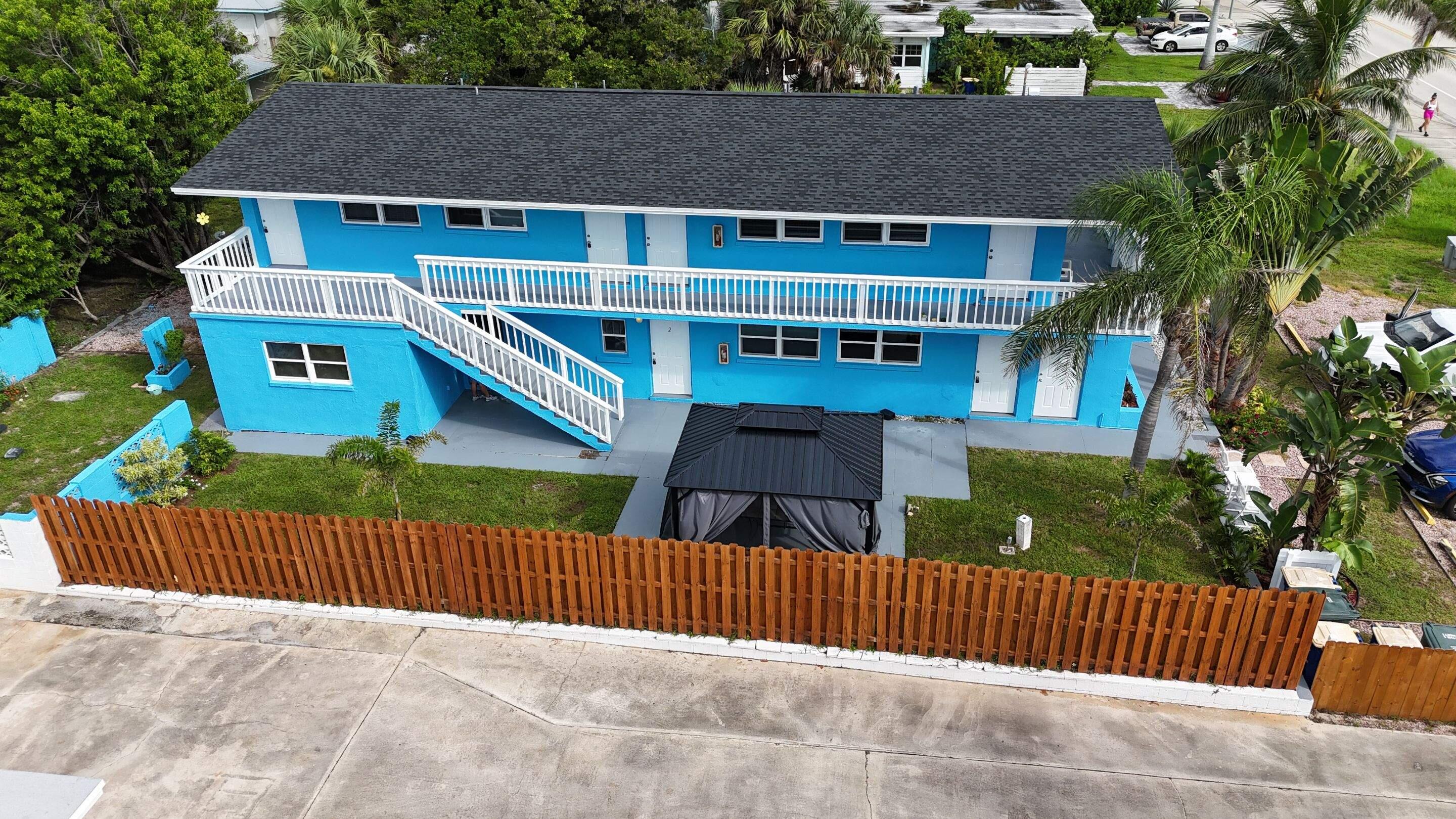 TROPICAL BEACH - Residential Lease