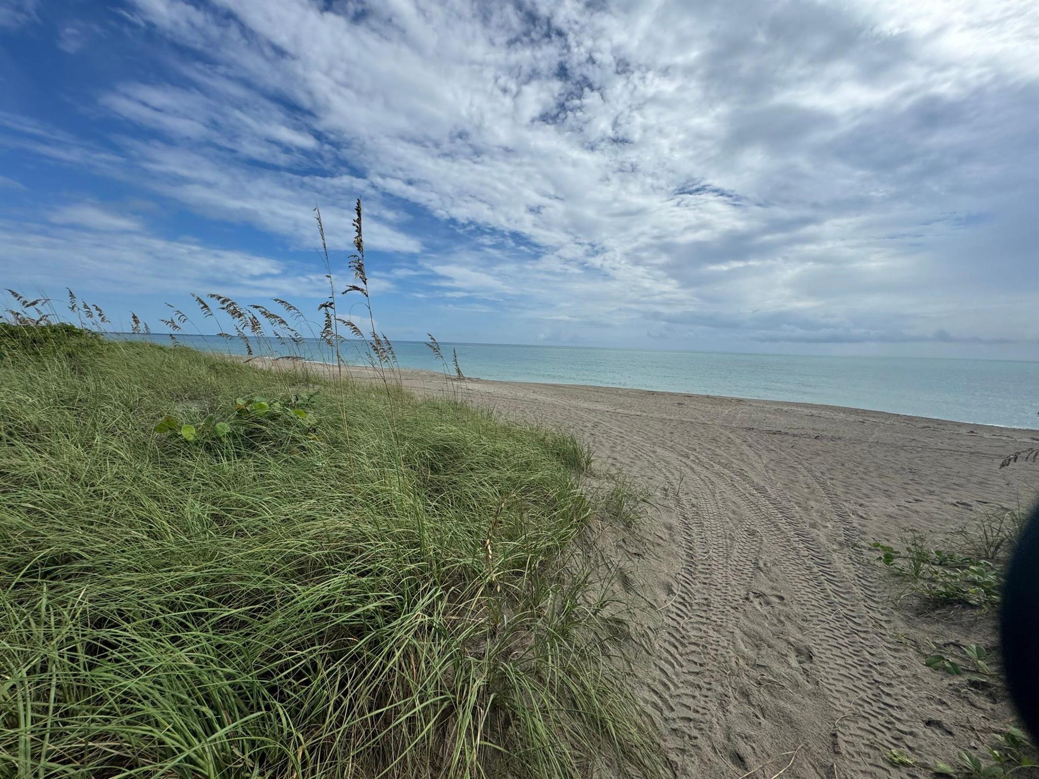 TROPICAL BEACH - Residential Lease