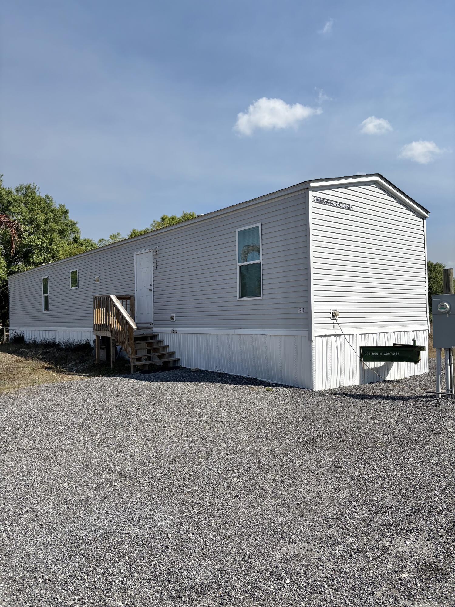 FLAGHOLE AREA (100600.00)
Subdivision SEVEN K EST - Residential