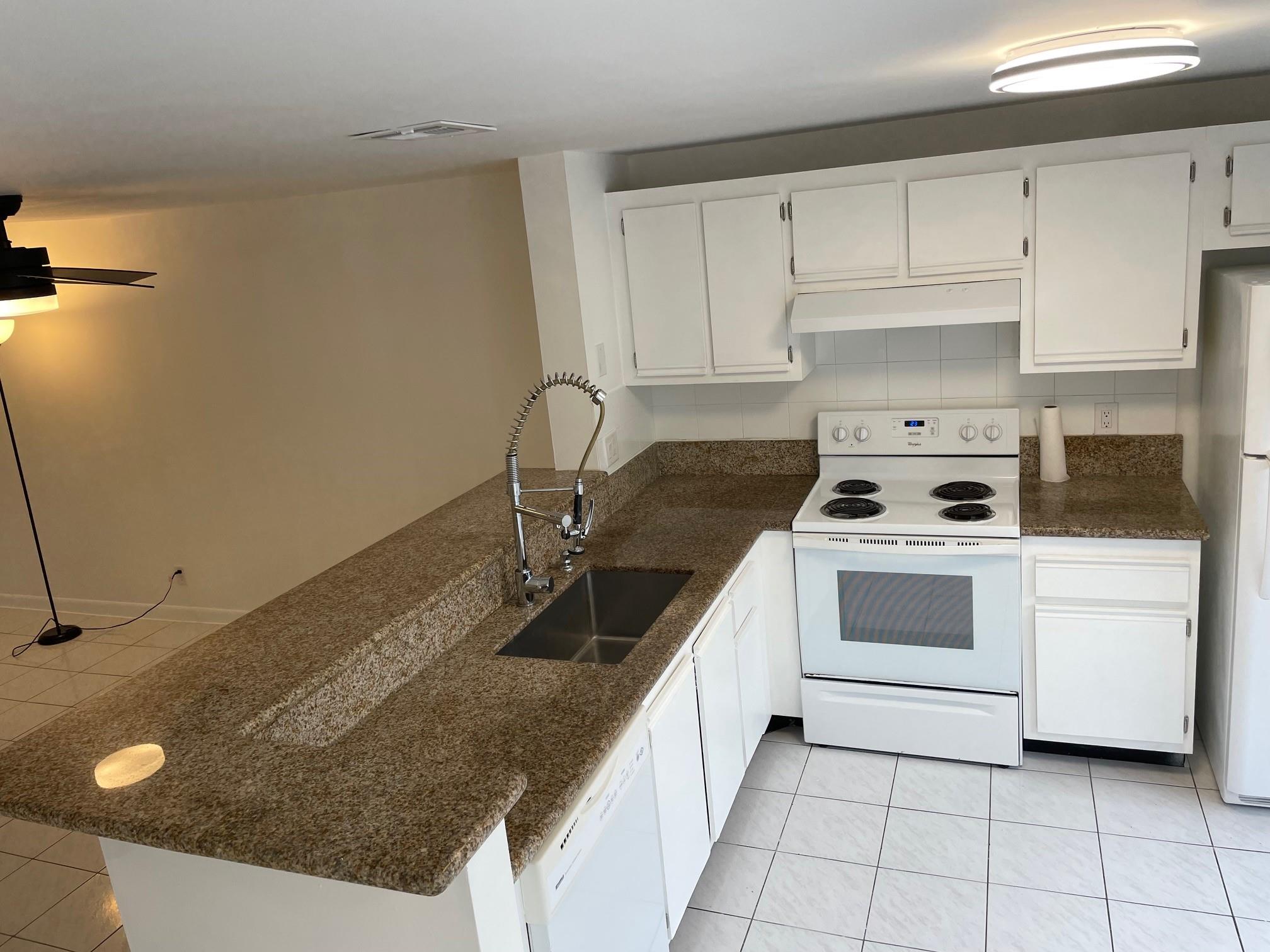 17 SW 3rd St 17