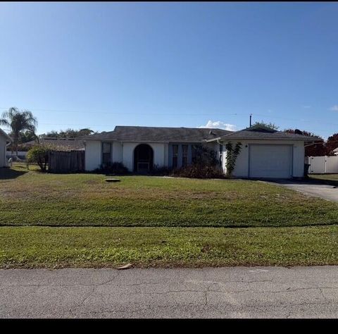 2502 SE Calusa Avenue SE Port St Lucie FL 34952