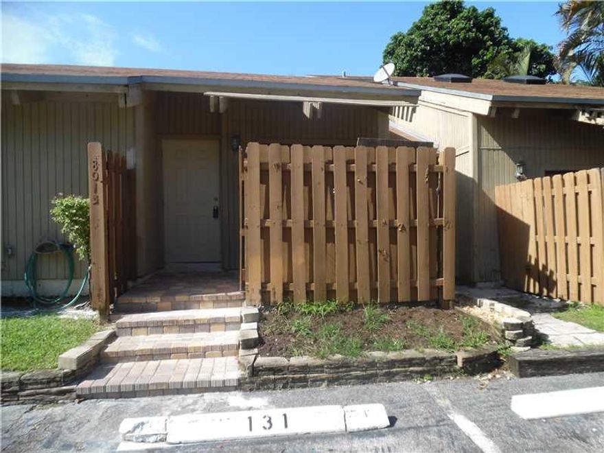 2/2 VILLA EN VERY GOOD CONDITION WITH AN EXTRA ROOM THAT COULD BE USED AS 3RD BEDROOM/OFFICE WITH WOOD FLOORS. CERAMIC TILE TROUGHOUT,REMODELED KITCHEN,GRANITE COUNTERS, WOOD CABINETS,PRIVATE ENCLOSED PATIO, COMMUNITY FEATURES TENNIS COURTS,POOL AND CLUBH OUSE. PLENTY OF GUEST PARKING.  GREAT LOCATIO!! CLOSE TO I-95, TURNPIKE AND I-595, NOVA UNIVERSITY, BC COLLEGE, FAU, MCFATTER SCHOOL. SELLER MOTIVATED.