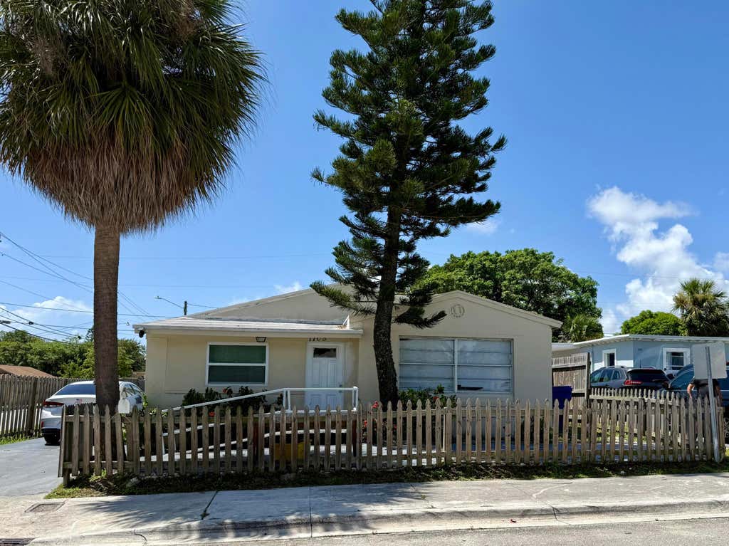 Photo of 1105 W 34th Street, Riviera Beach, FL 33404 (MLS # B26063074)