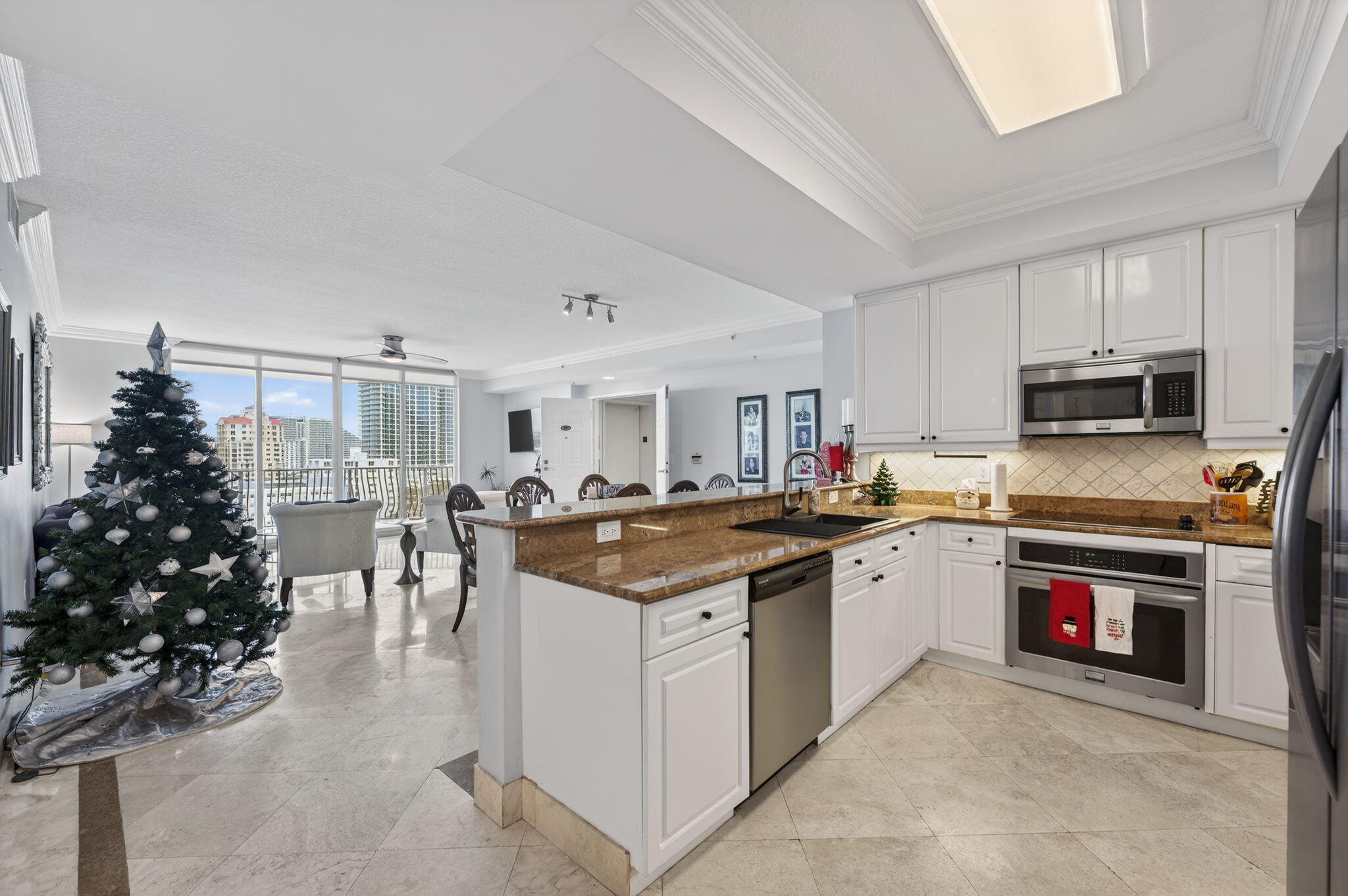 JACKSON TOWER LAS OLAS CONDO - Residential Lease