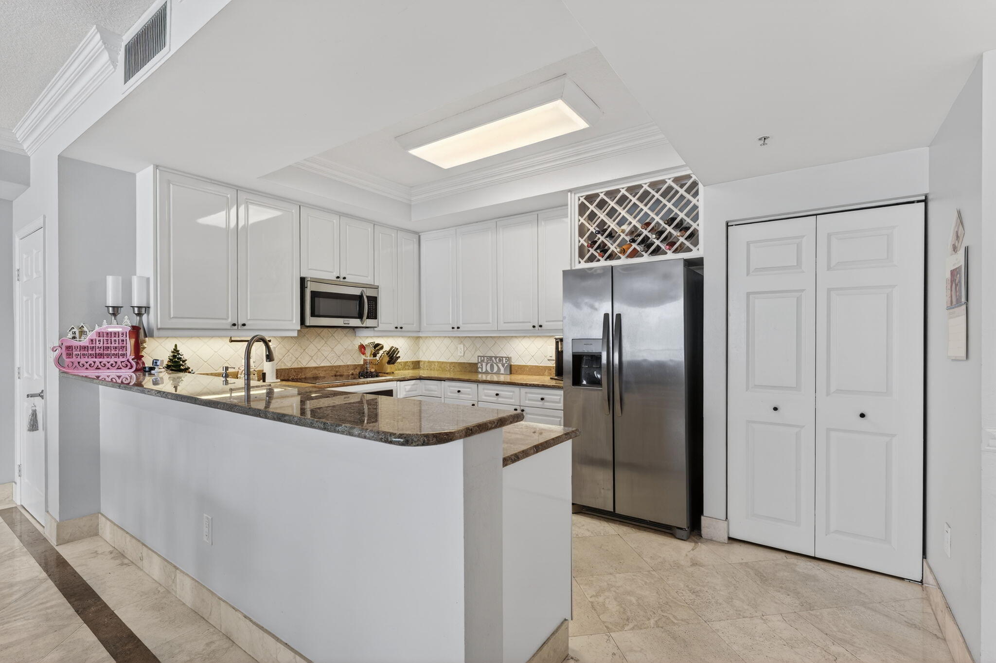 JACKSON TOWER LAS OLAS CONDO - Residential Lease