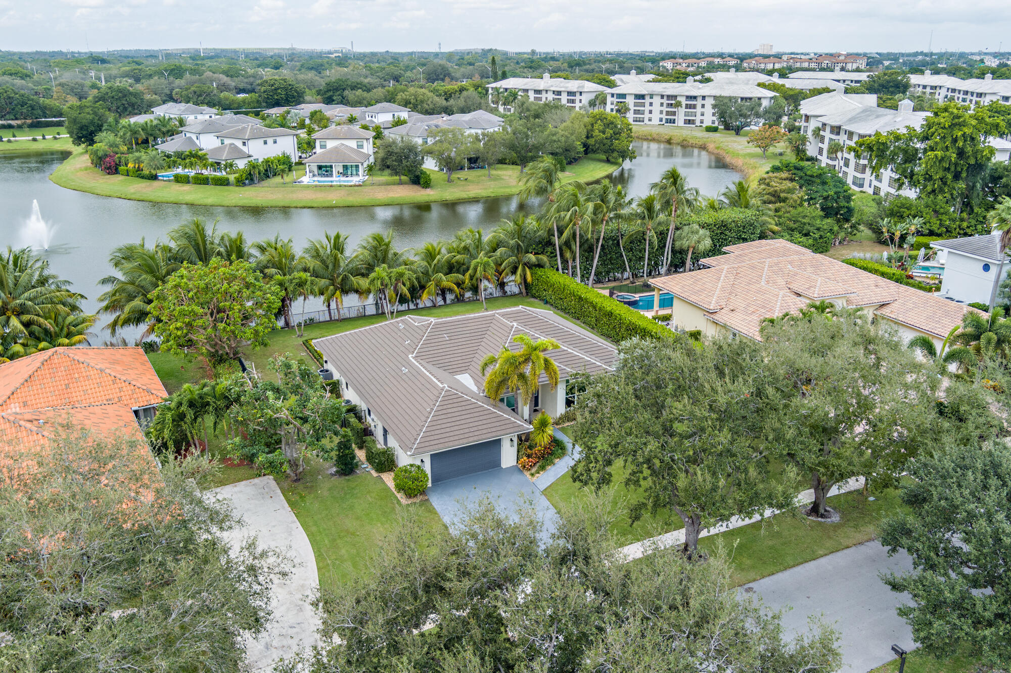 PRESIDENT COUNTRY CLUB 4 - Residential Lease