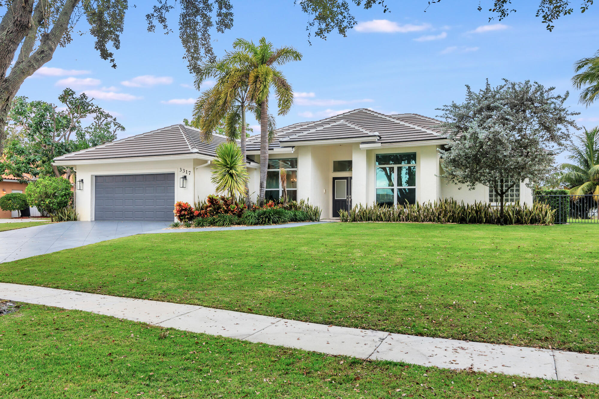 PRESIDENT COUNTRY CLUB 4 - Residential Lease