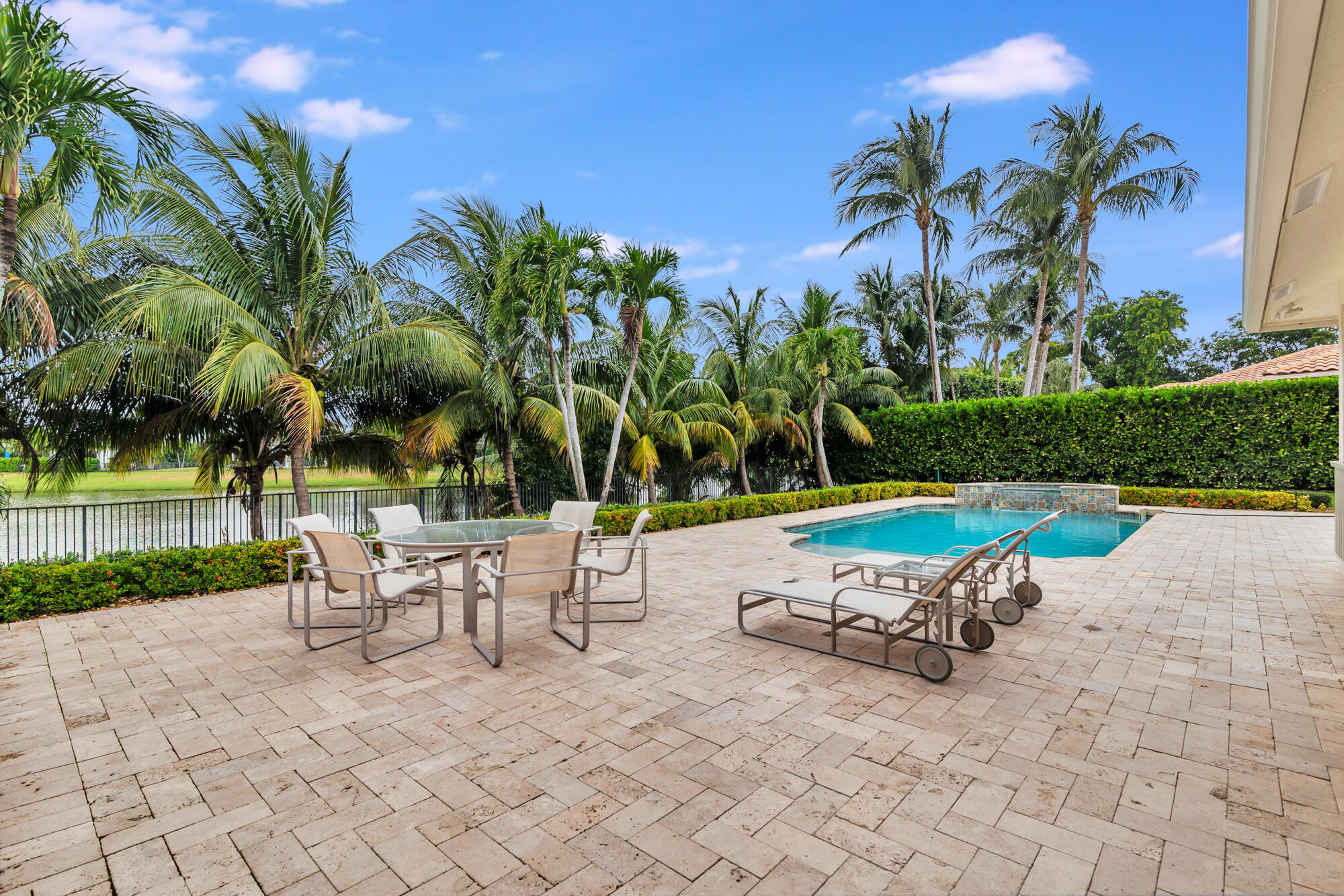 PRESIDENT COUNTRY CLUB 4 - Residential Lease