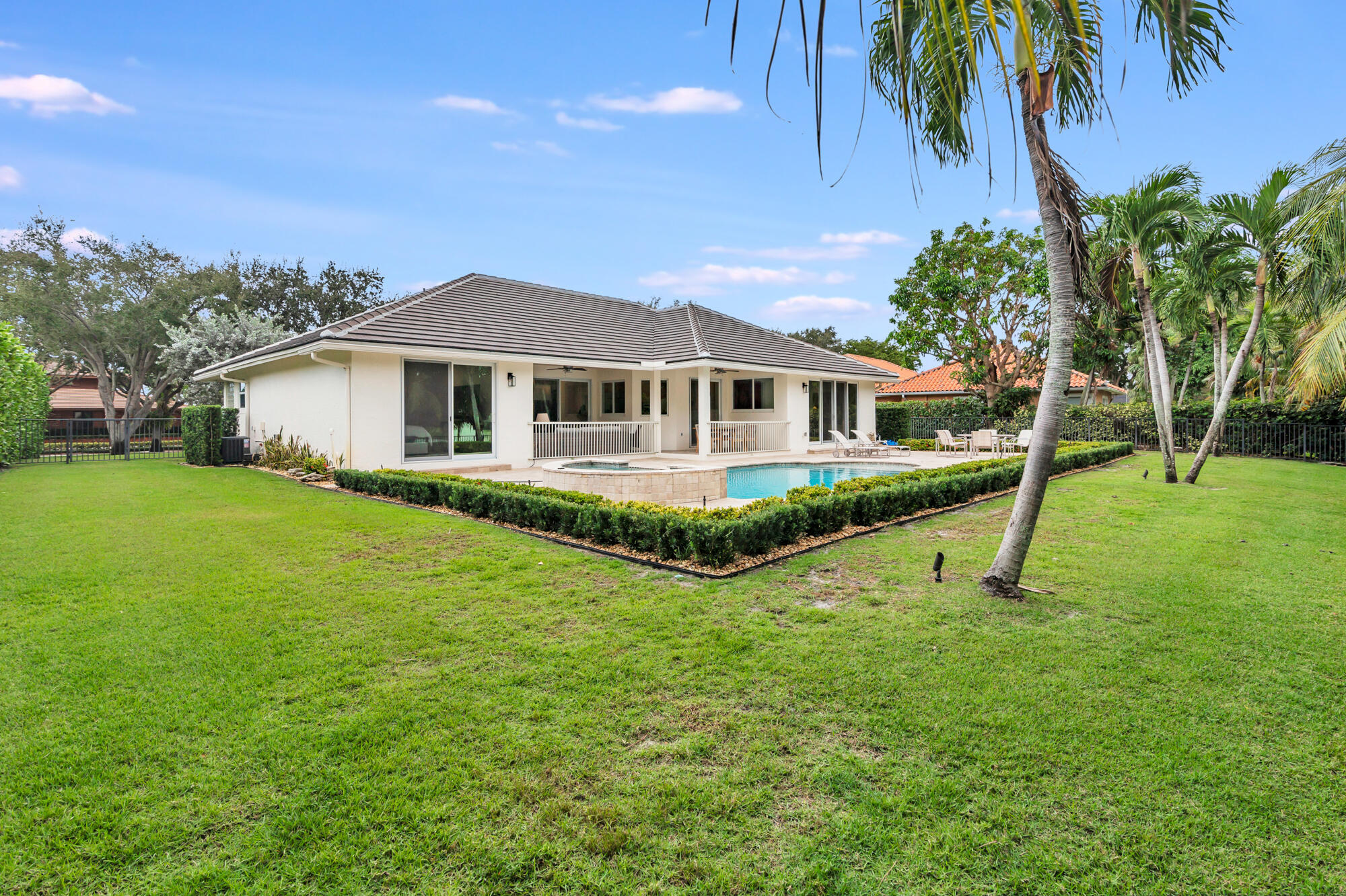 PRESIDENT COUNTRY CLUB 4 - Residential Lease