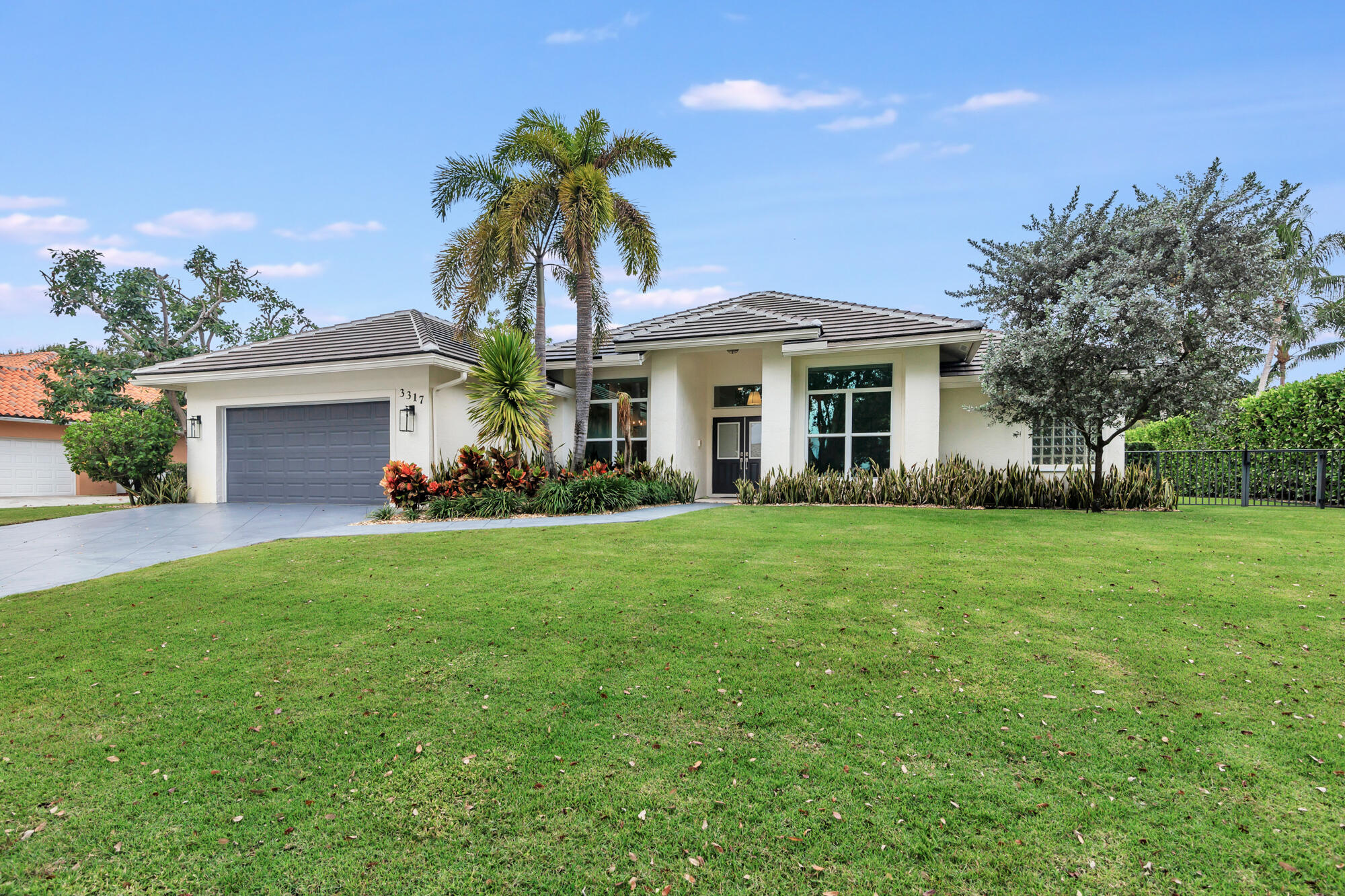 PRESIDENT COUNTRY CLUB 4 - Residential Lease