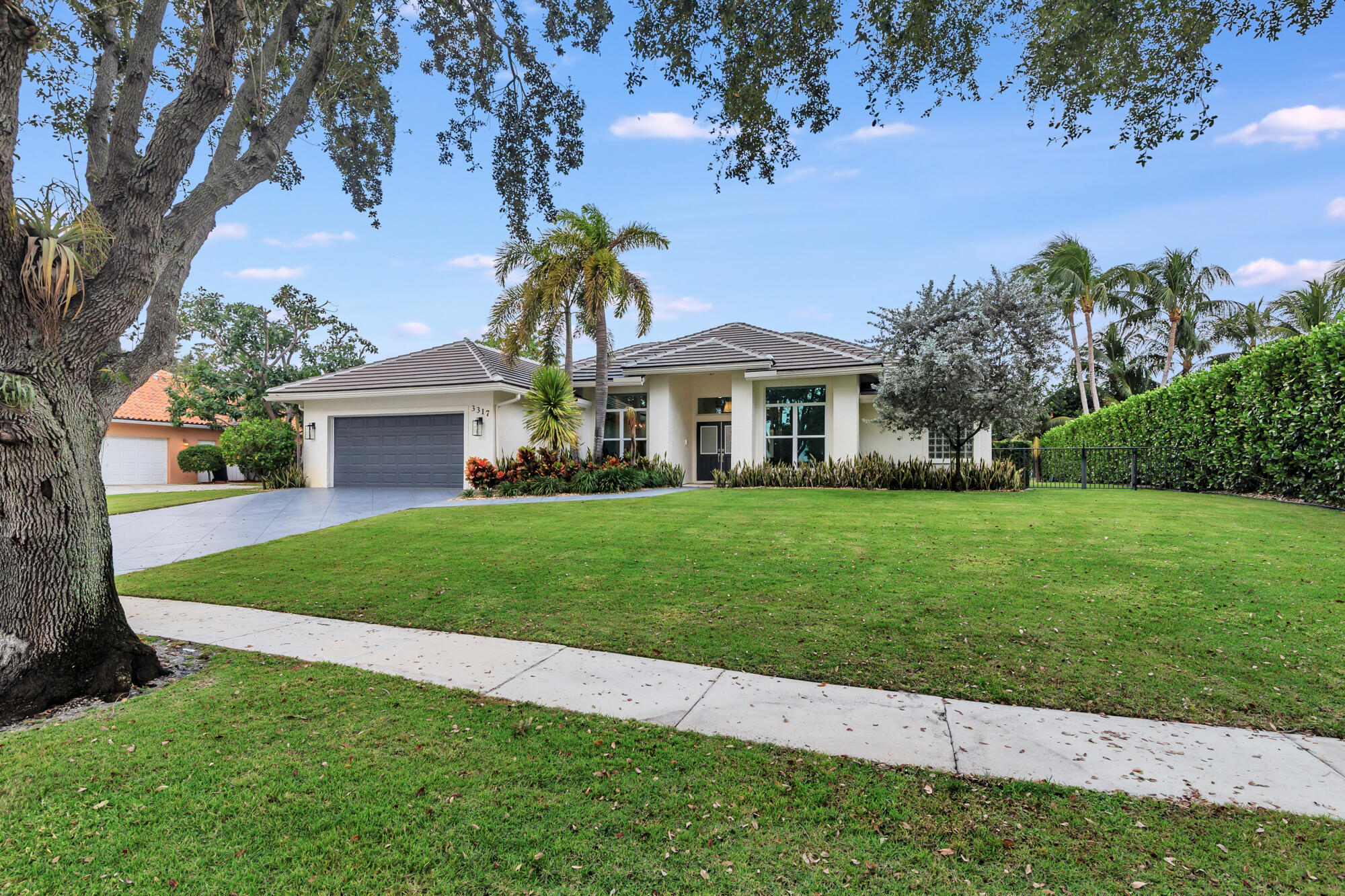 PRESIDENT COUNTRY CLUB 4 - Residential Lease