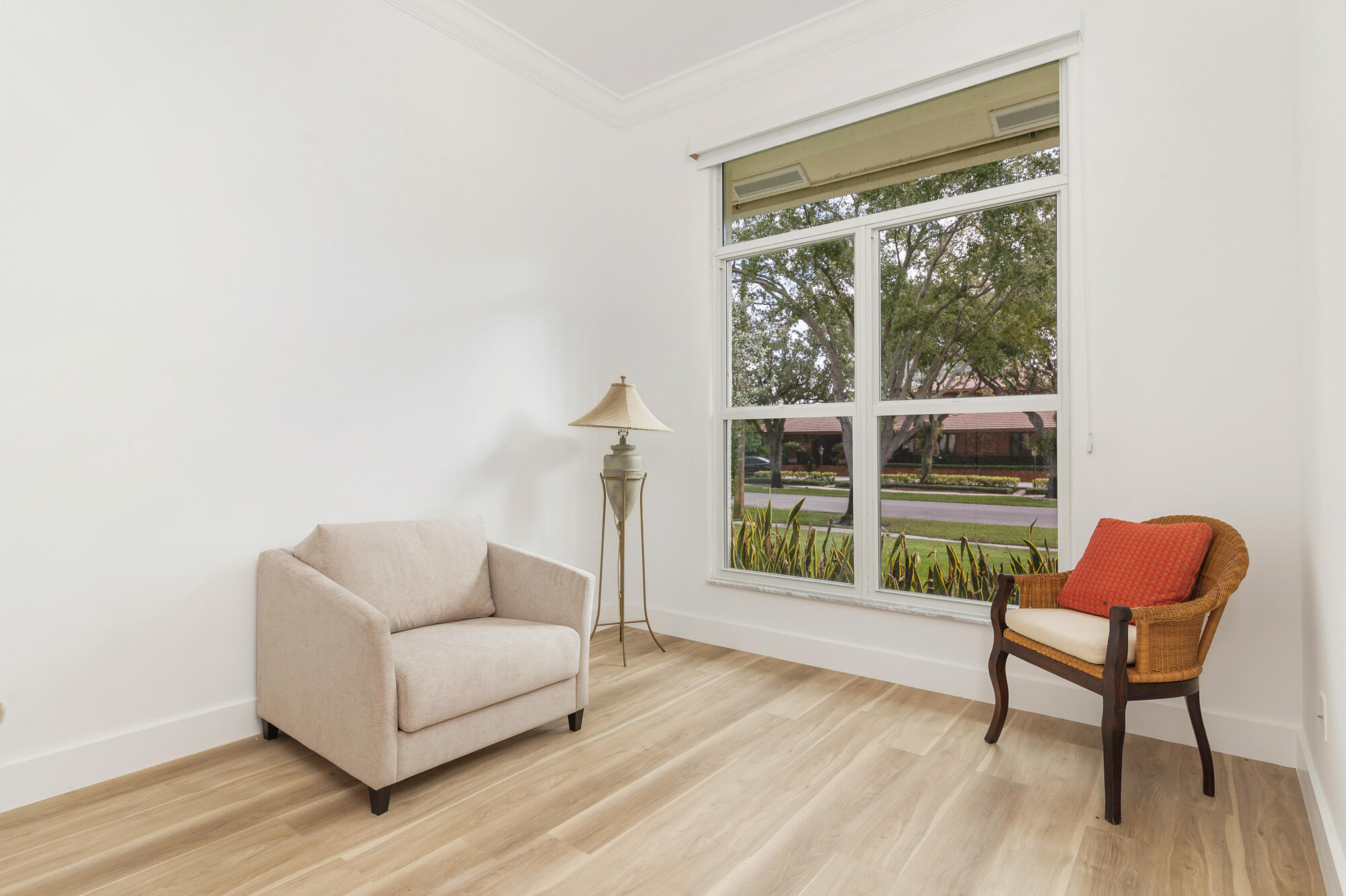 PRESIDENT COUNTRY CLUB 4 - Residential Lease