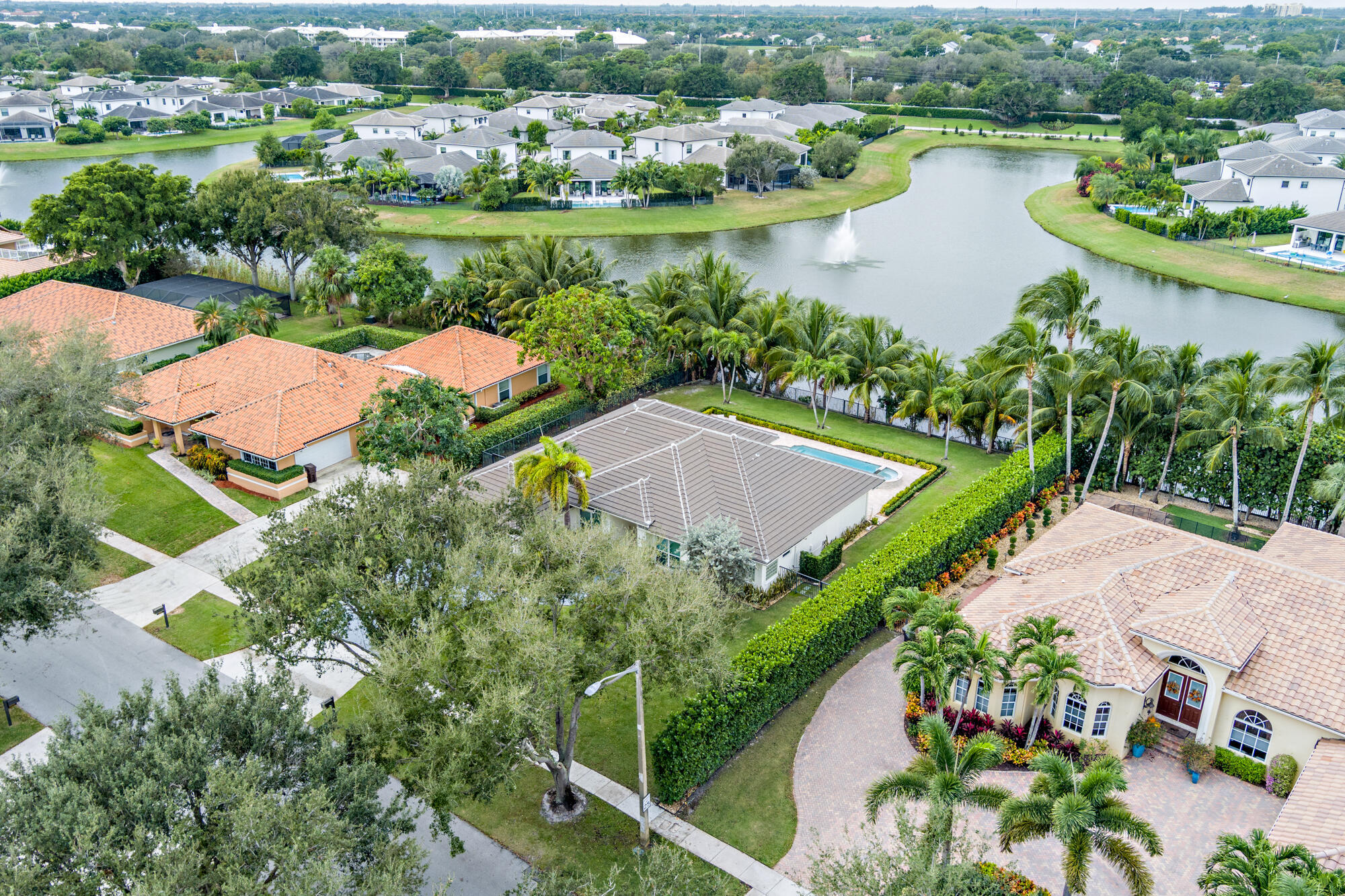 PRESIDENT COUNTRY CLUB 4 - Residential Lease