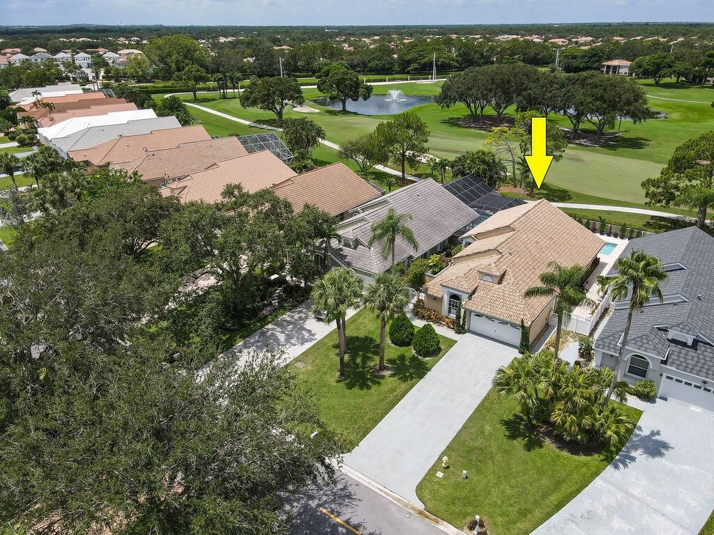 Photo of 12870 Oak Knoll Drive, Palm Beach Gardens, FL 33418 (MLS # R10912889)